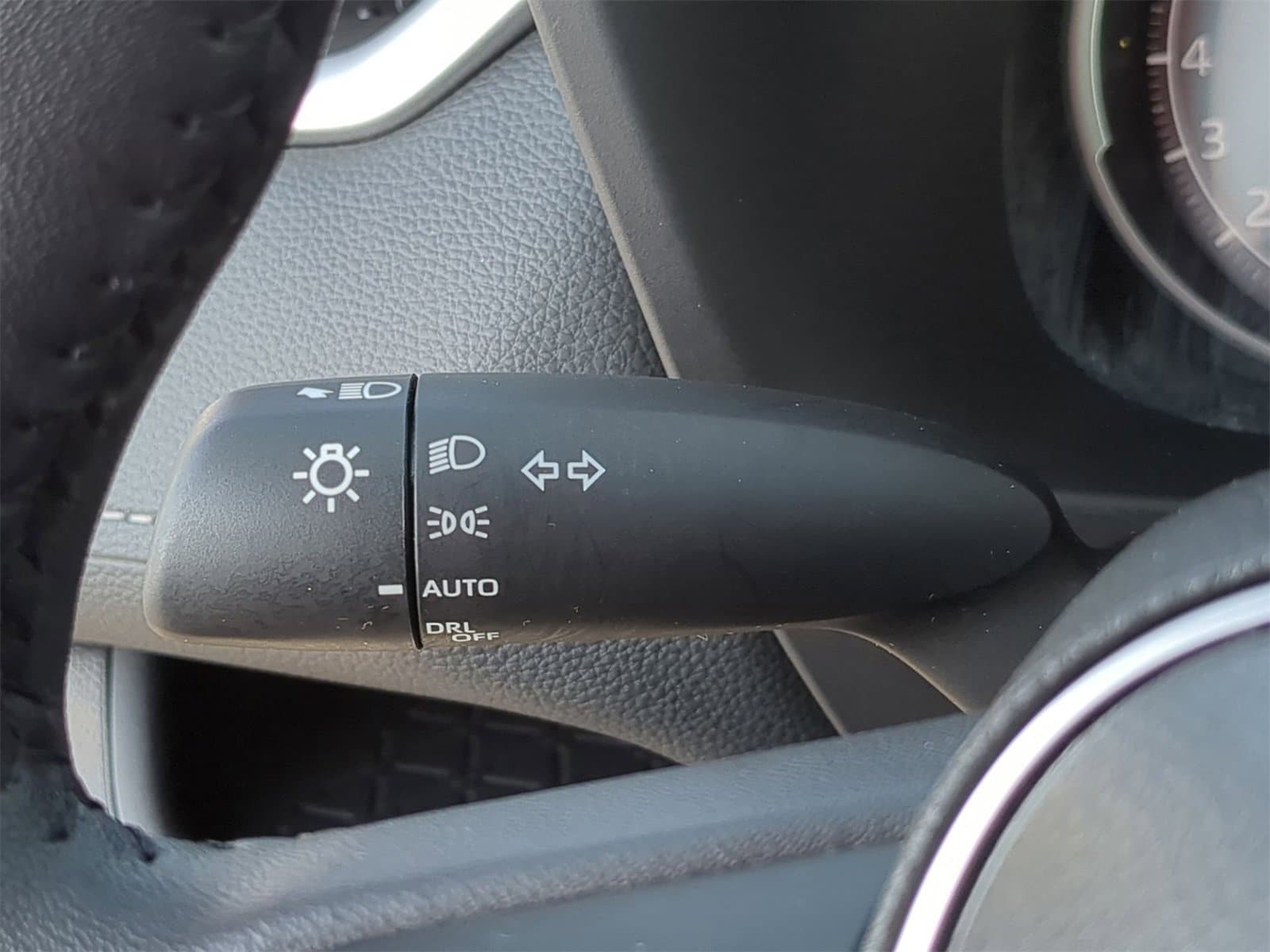 Thumbnail: 2025 Toyota RAV4 - 33