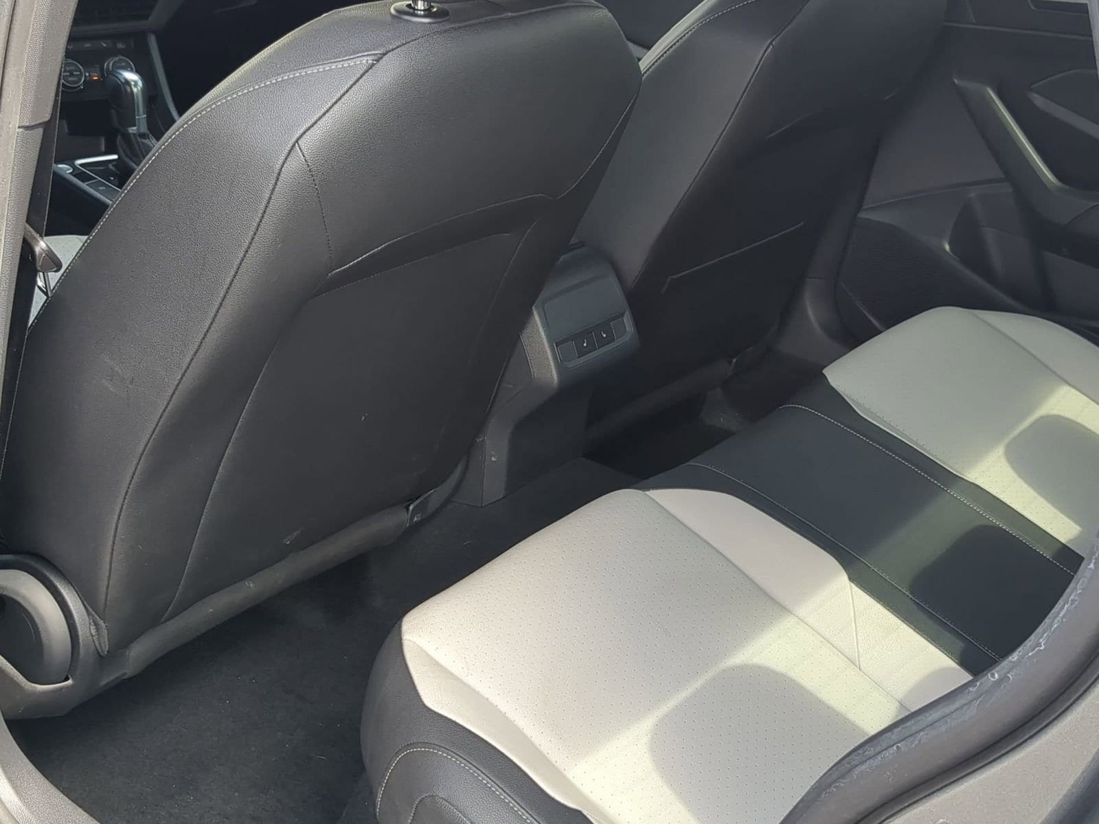 Thumbnail: 2019 Volkswagen Jetta - 18