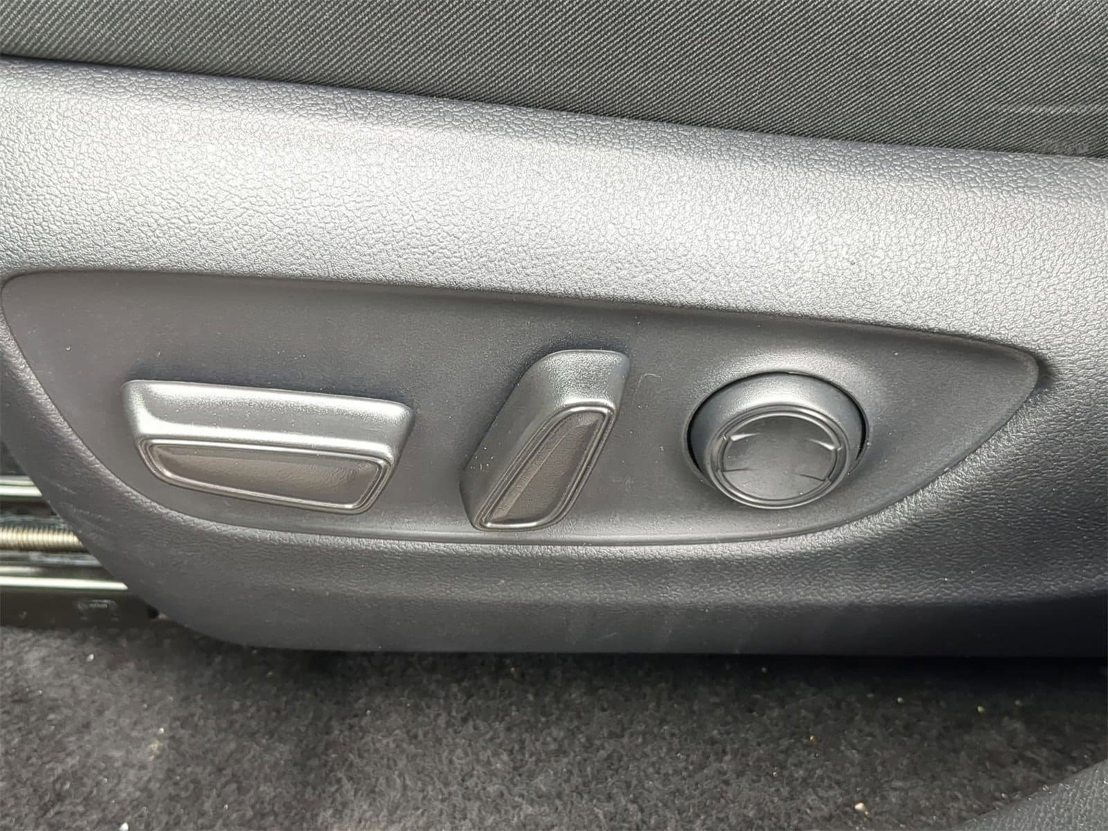 Thumbnail: 2025 Toyota RAV4 - 24