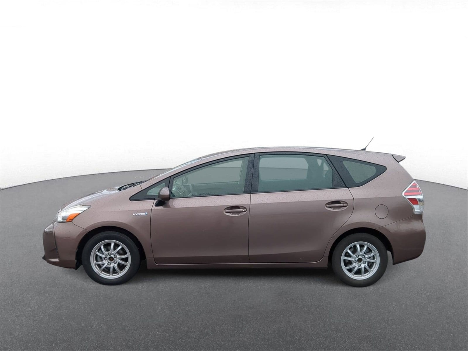 Thumbnail: 2017 Toyota Prius v - 5