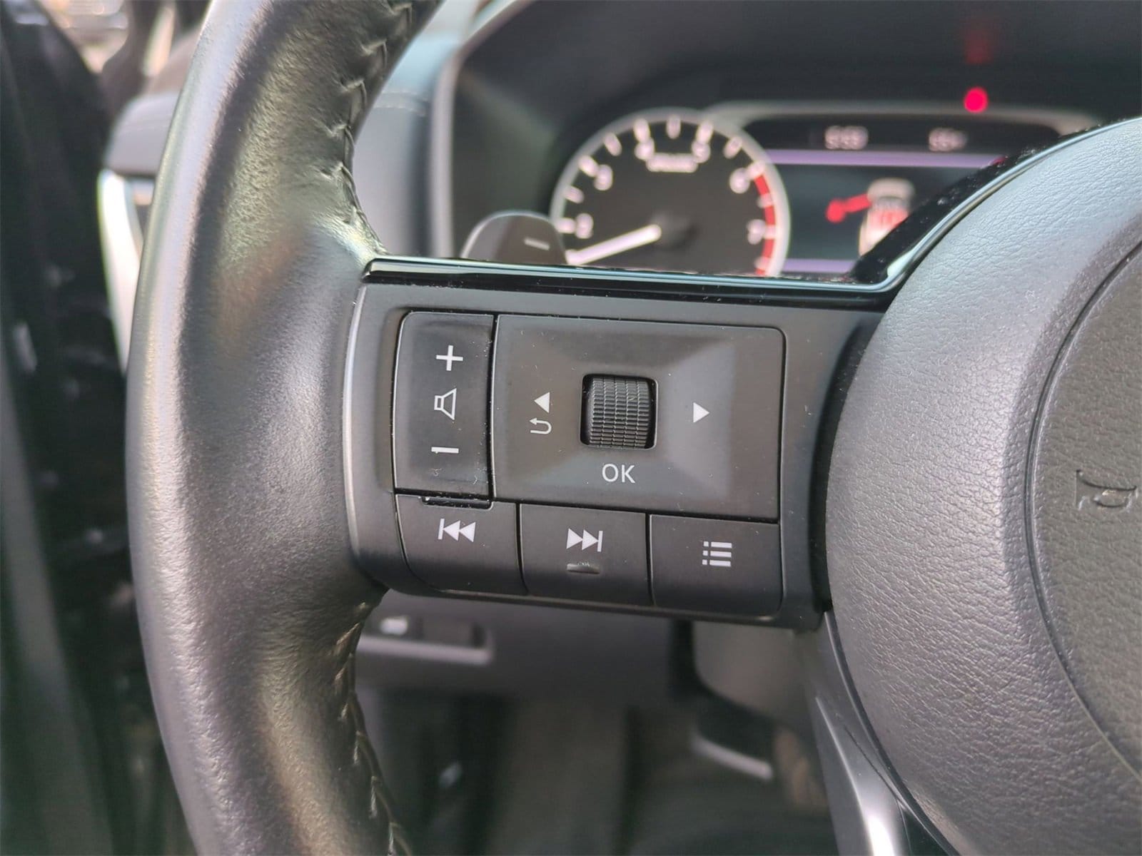 Thumbnail: 2023 Nissan Rogue - 23