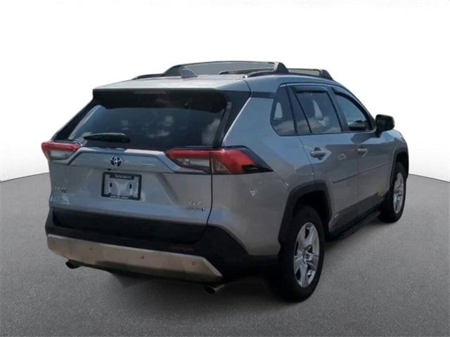 2021 Toyota RAV4 XLE 8