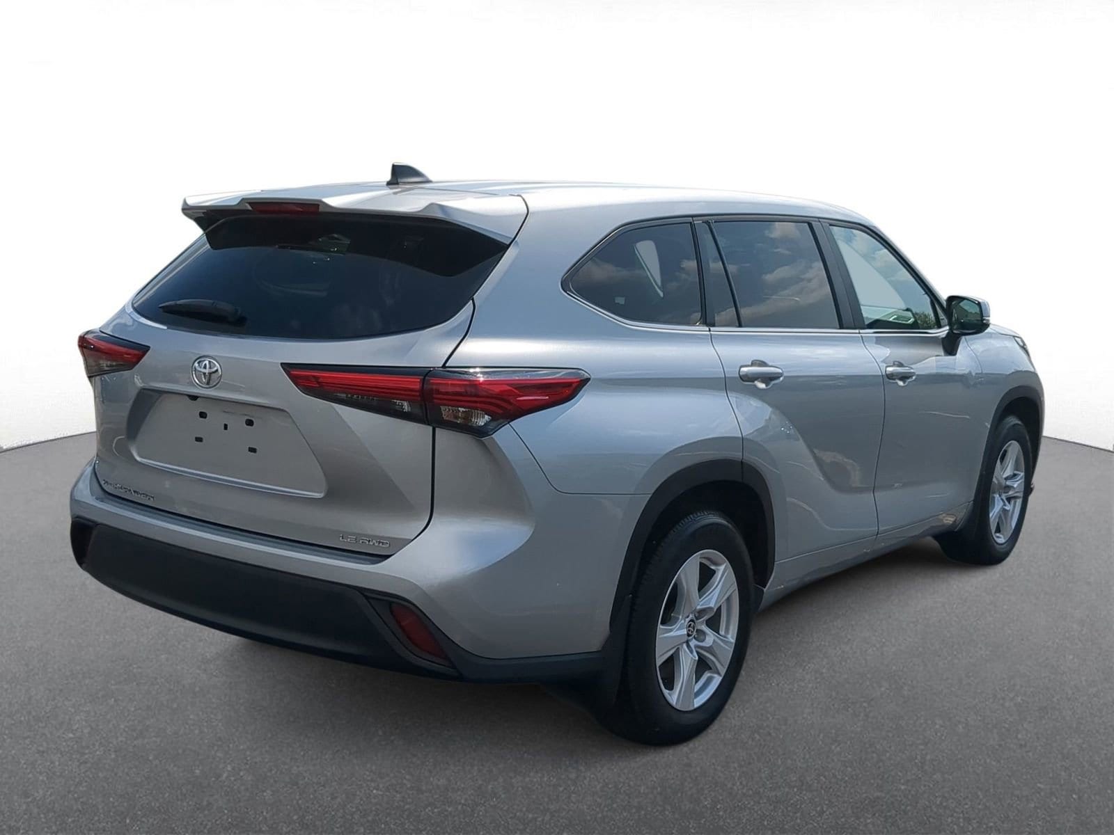 Thumbnail: 2023 Toyota Highlander - 8