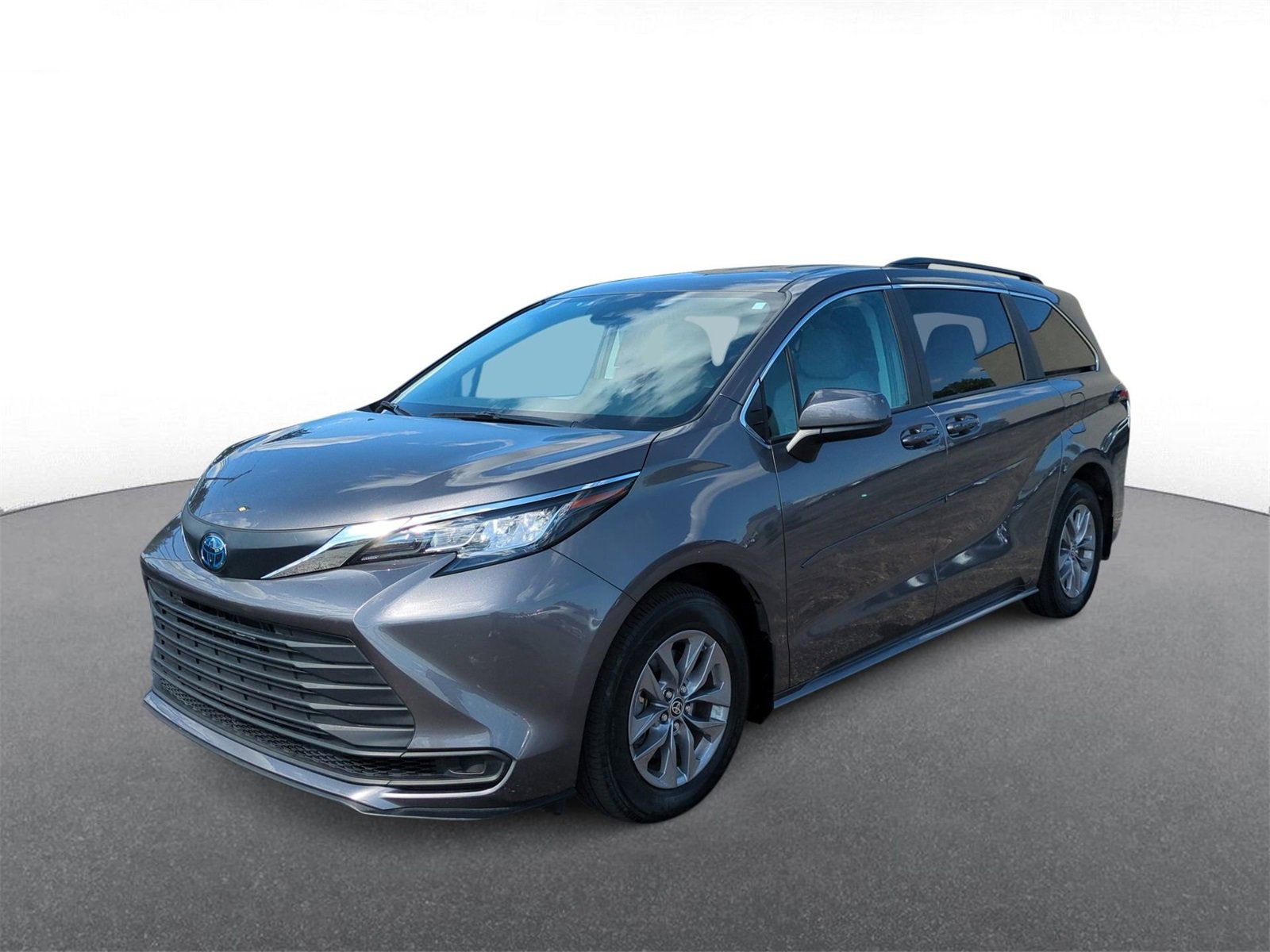 2023 Toyota Sienna LE photo 4