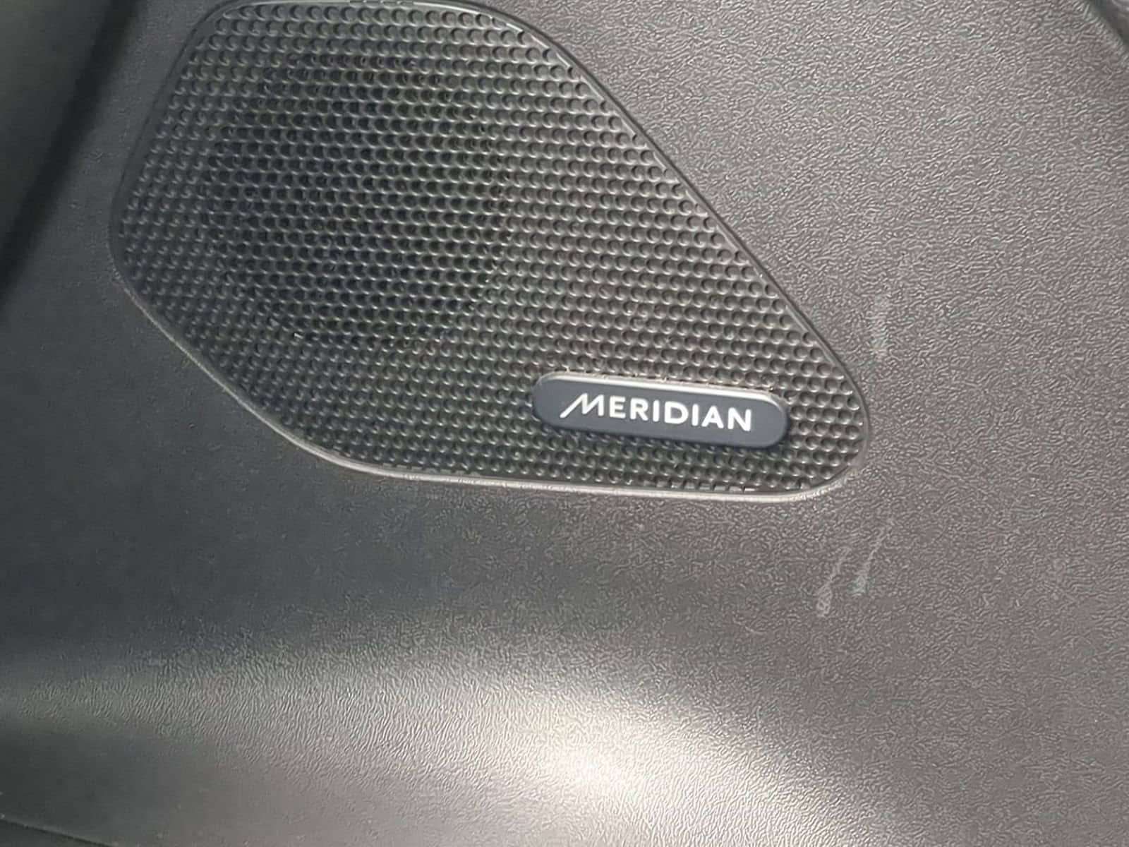 Thumbnail: 2017 Jaguar F-Pace - 36