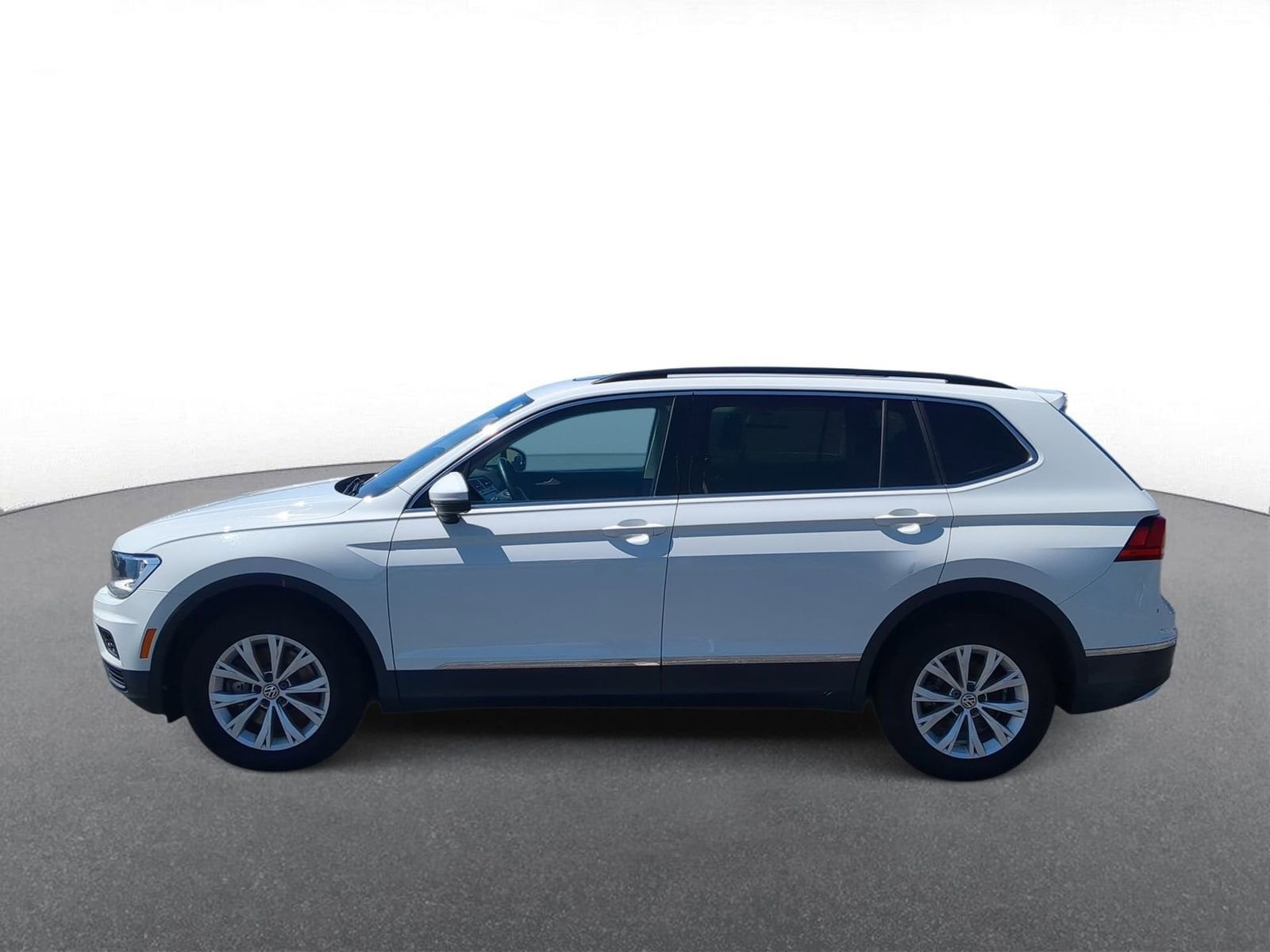 Thumbnail: 2018 Volkswagen Tiguan - 5