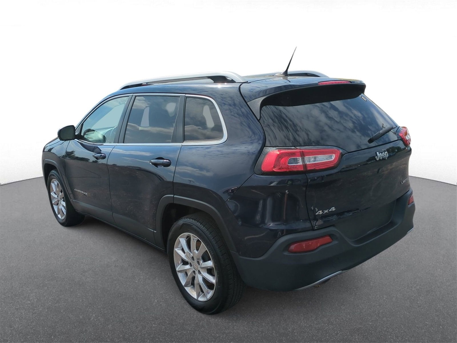 Thumbnail: 2015 Jeep Cherokee - 6