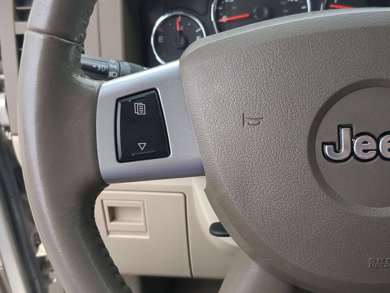 Thumbnail: 2009 Jeep Liberty - 23