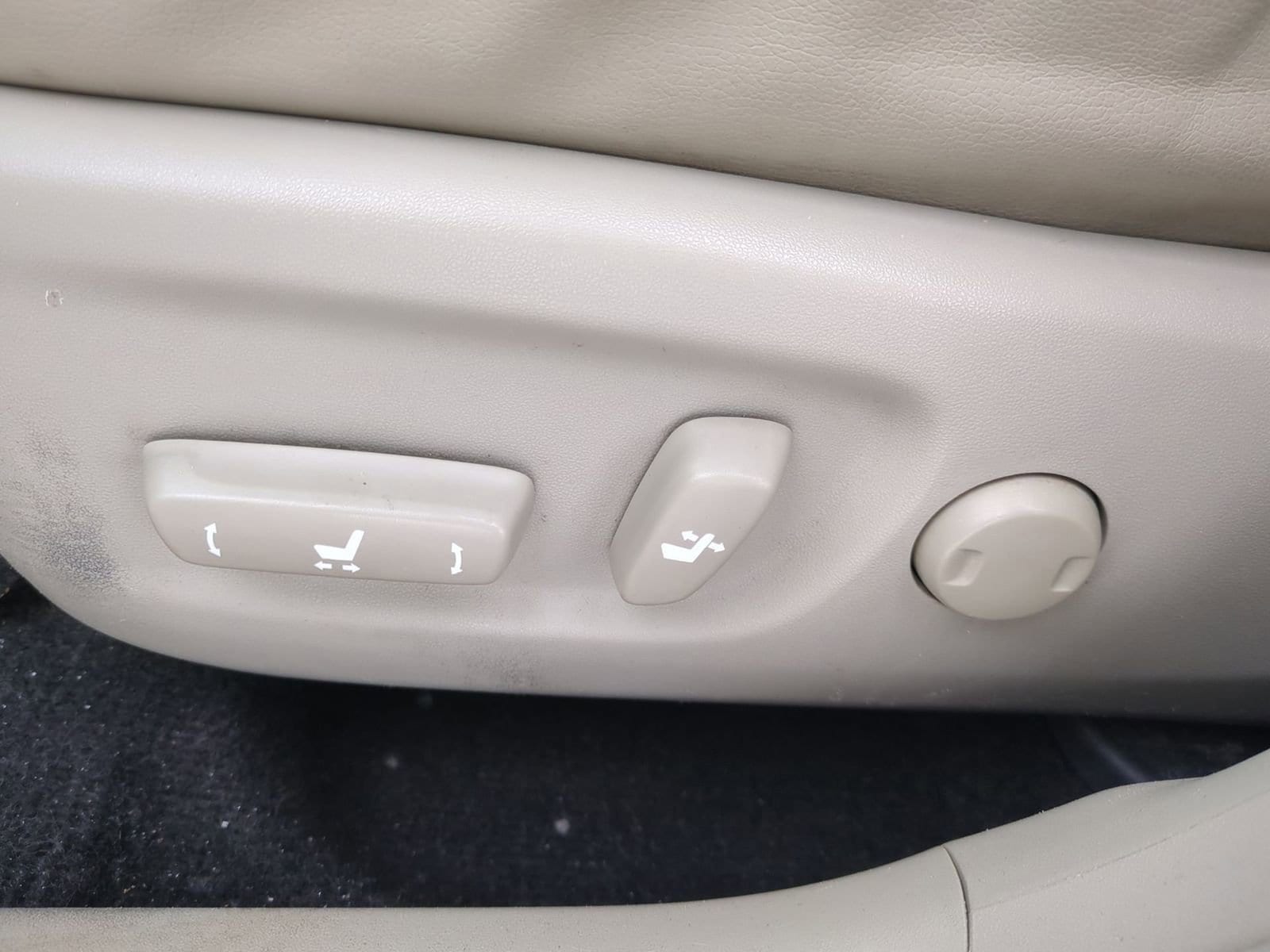 2012 Toyota Prius Four - Photo 17