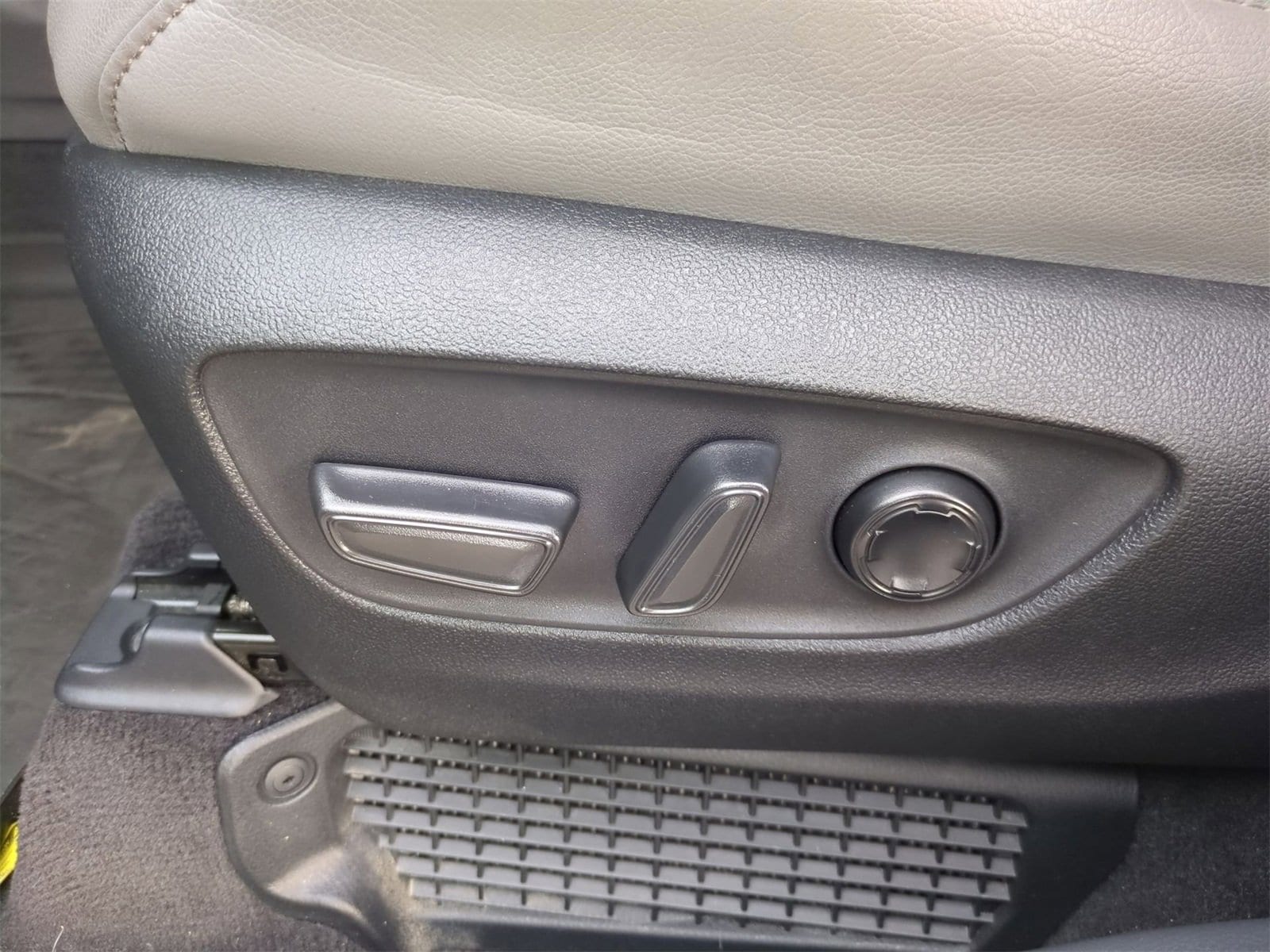 Thumbnail: 2024 Toyota Sienna - 16