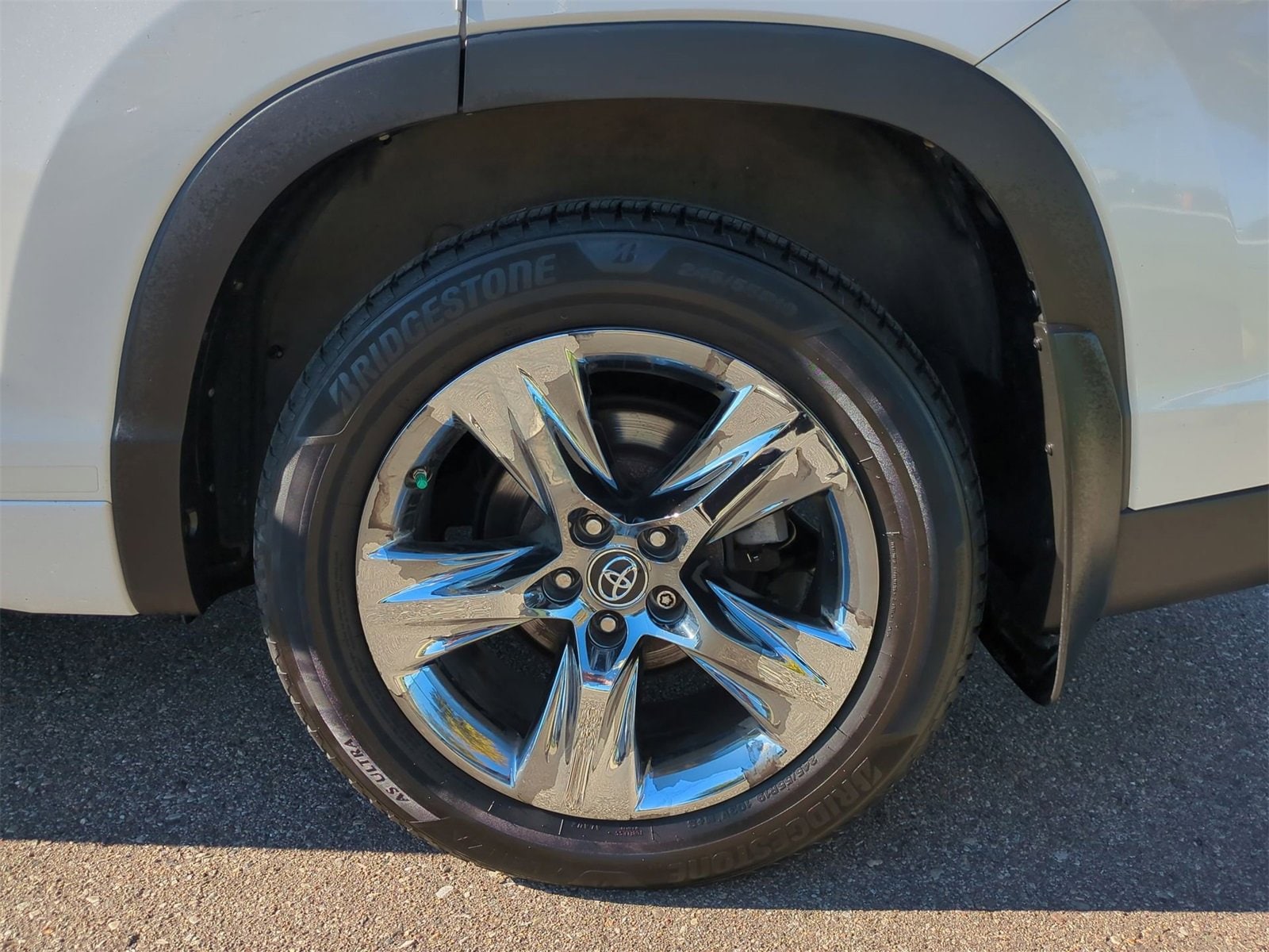 Thumbnail: 2019 Toyota Highlander - 14