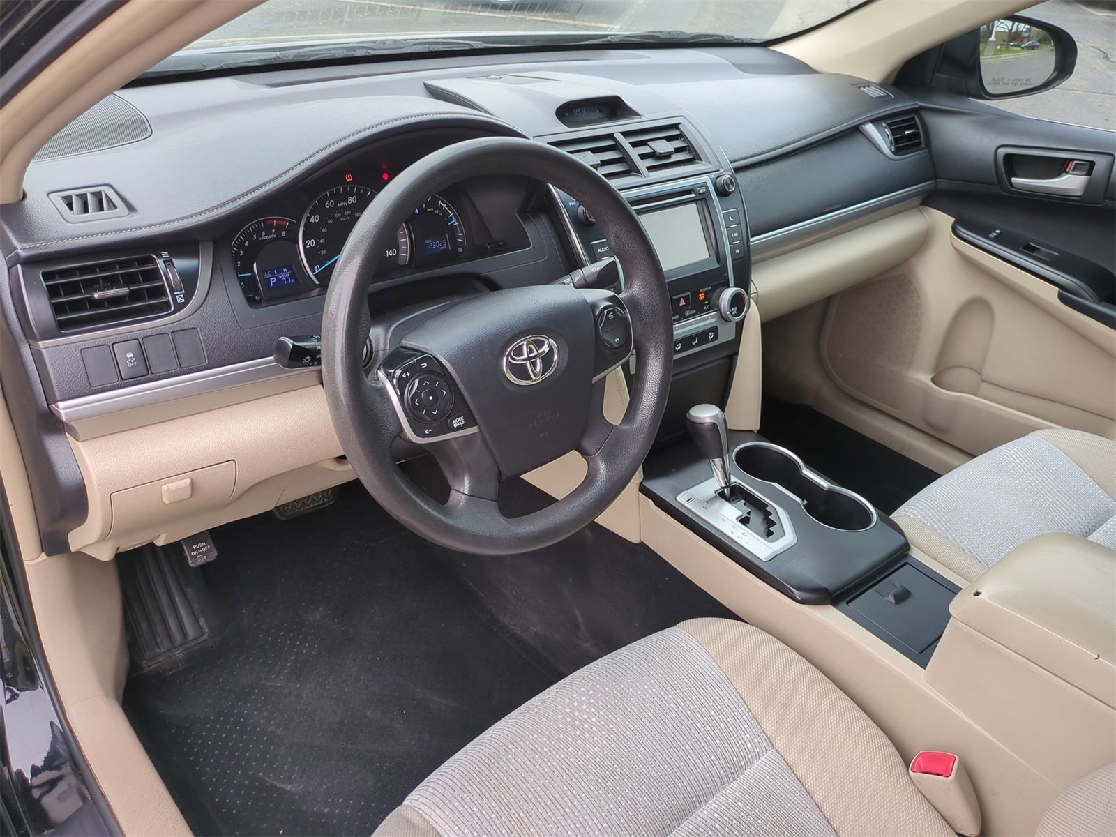 Thumbnail: 2012 Toyota Camry - 10
