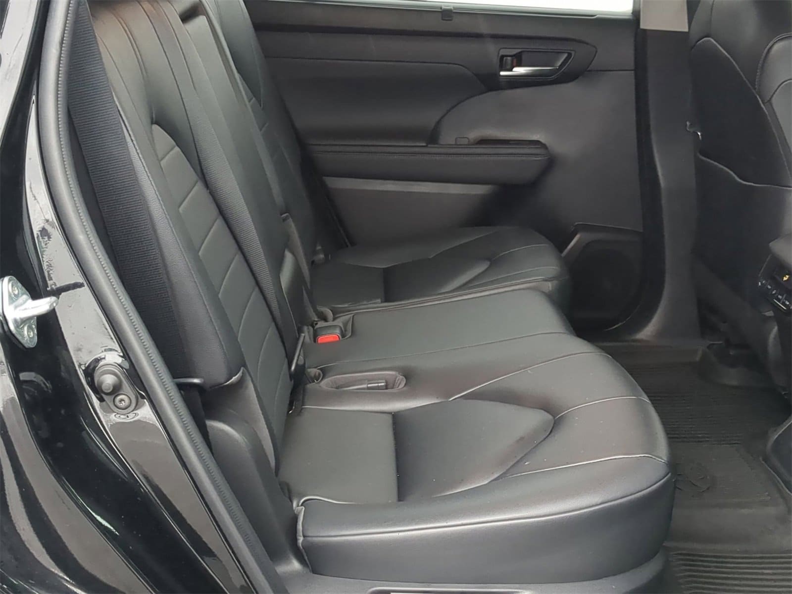 Thumbnail: 2023 Toyota Highlander - 27