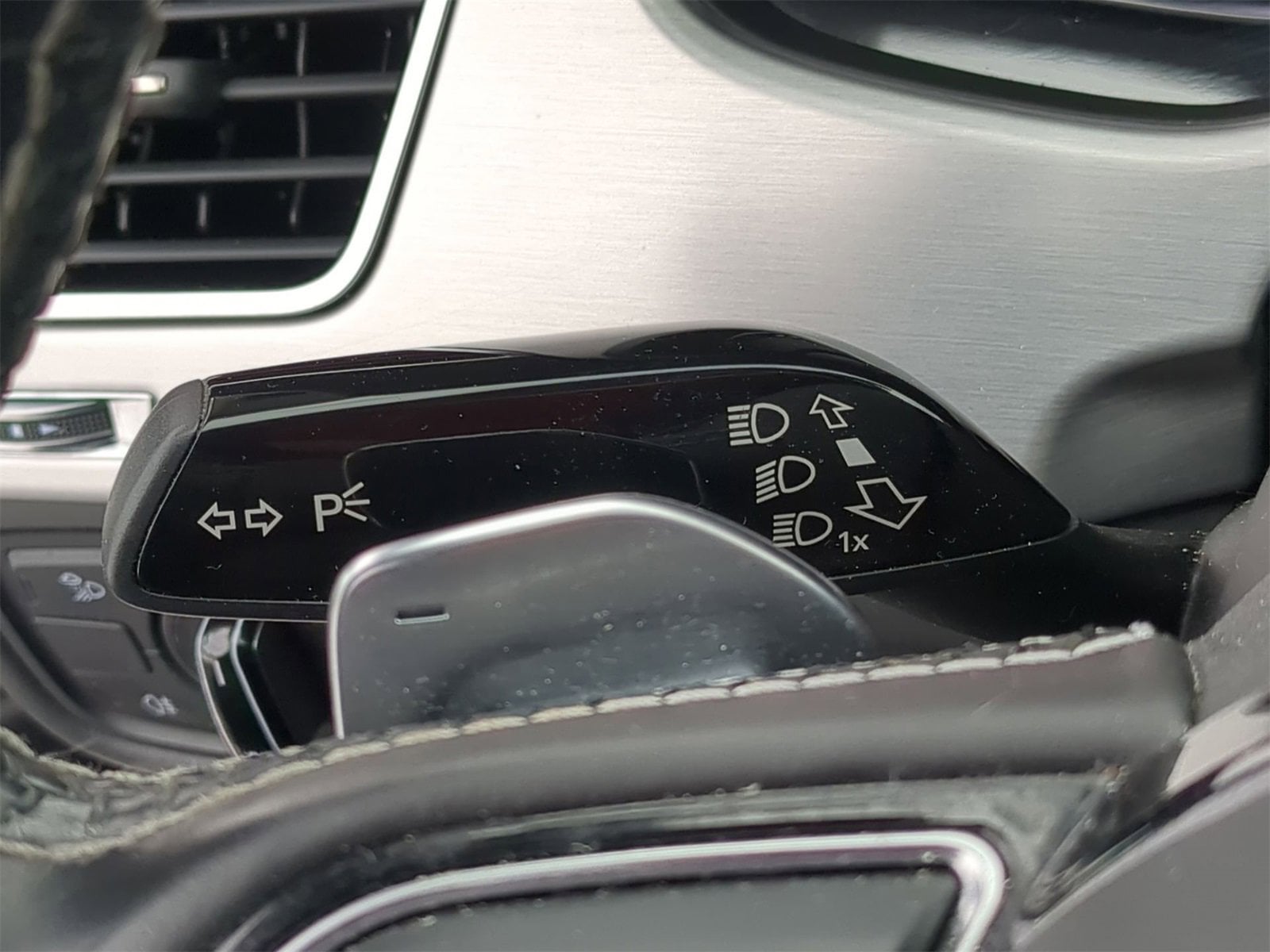 Thumbnail: 2013 Audi S8 - 33