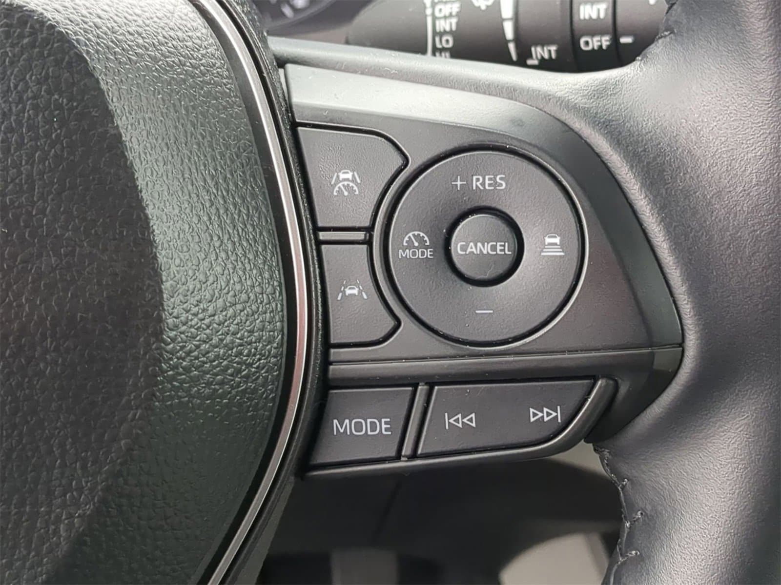 Thumbnail: 2025 Toyota Corolla Cross - 31