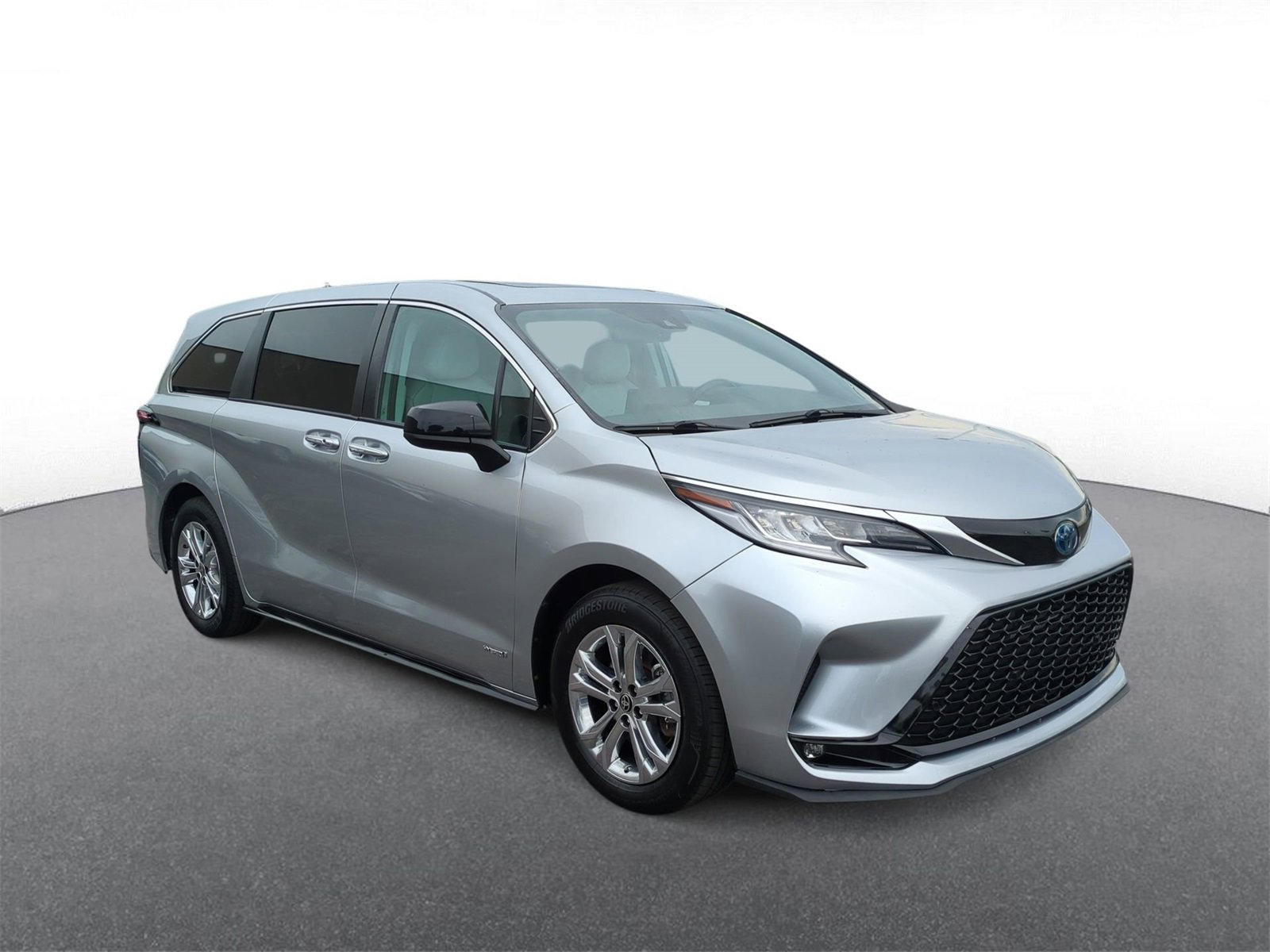 2021 Toyota Sienna XSE photo 2