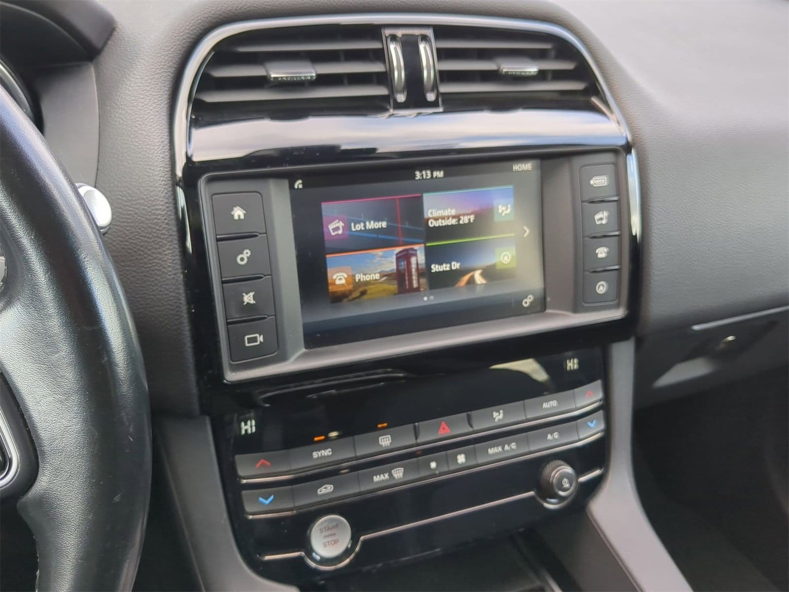 Thumbnail: 2017 Jaguar F-Pace - 34