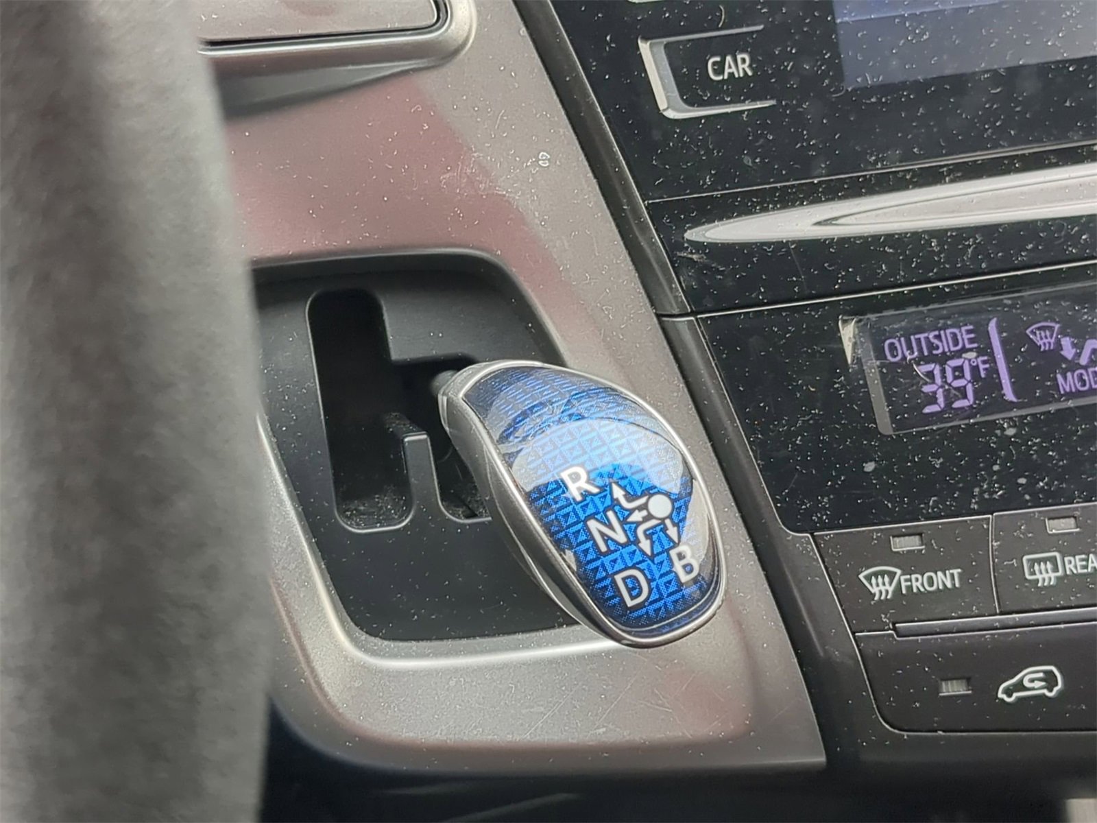 Thumbnail: 2017 Toyota Prius v - 30