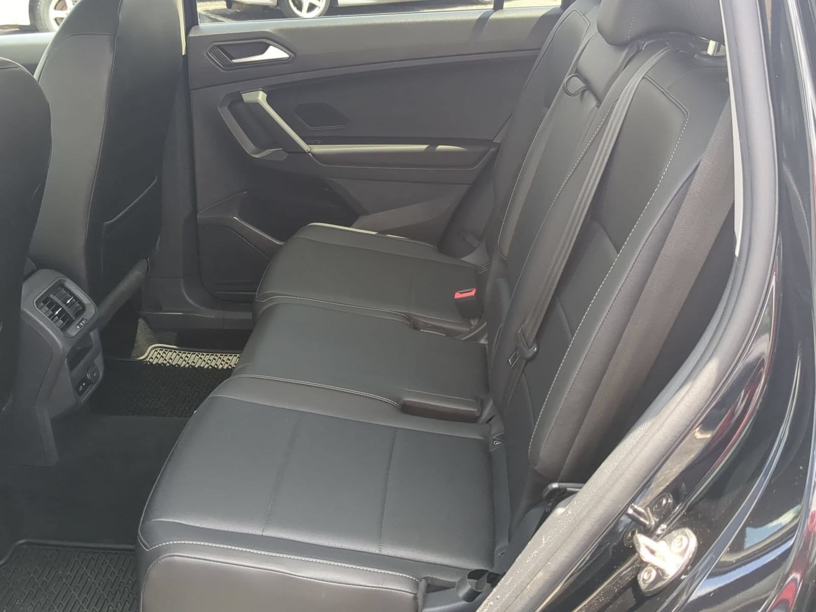 Thumbnail: 2019 Volkswagen Tiguan - 19