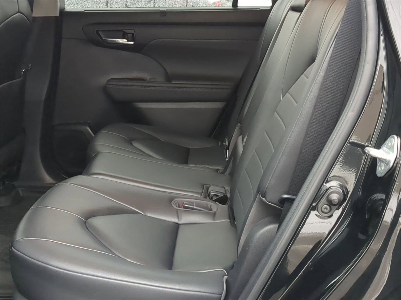 Thumbnail: 2023 Toyota Highlander - 26