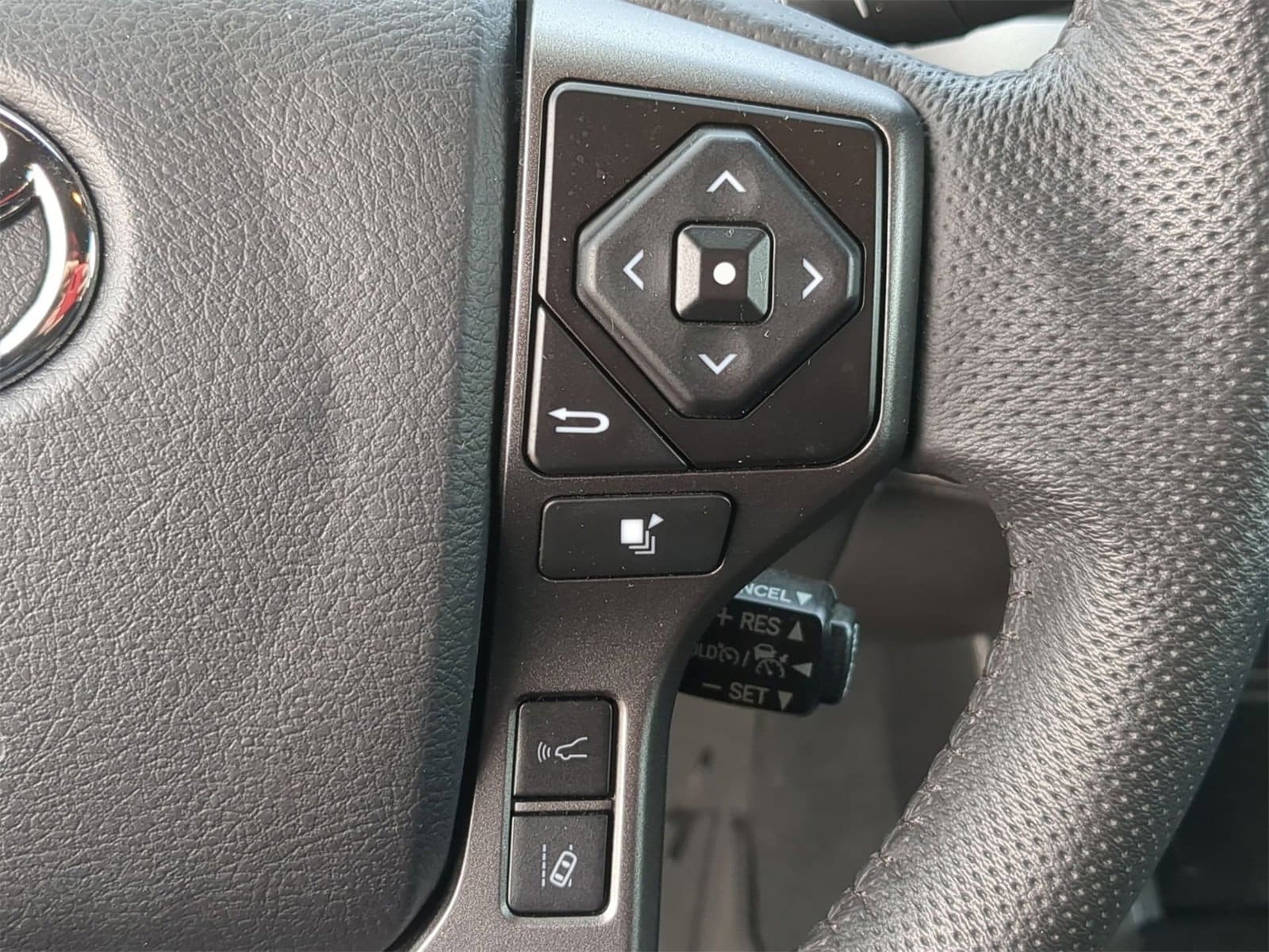 Thumbnail: 2023 Toyota Tacoma - 25