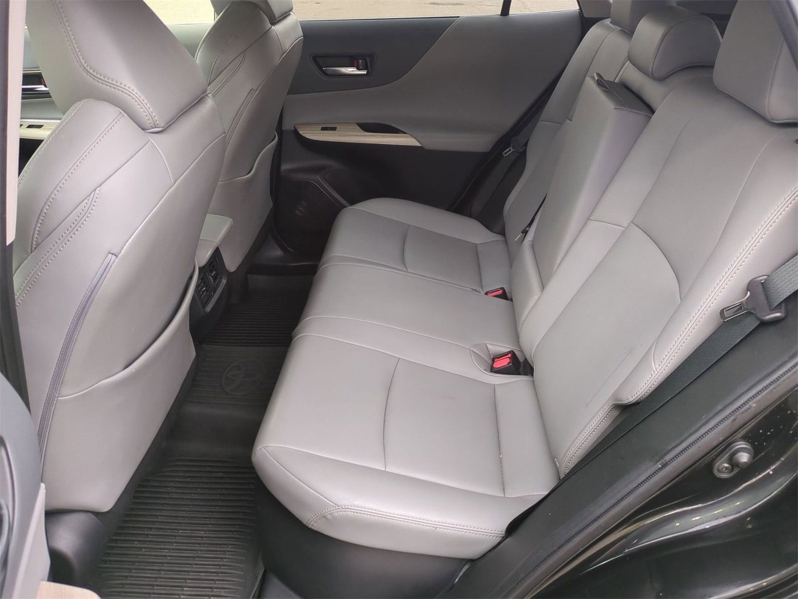 Thumbnail: 2022 Toyota Venza - 18