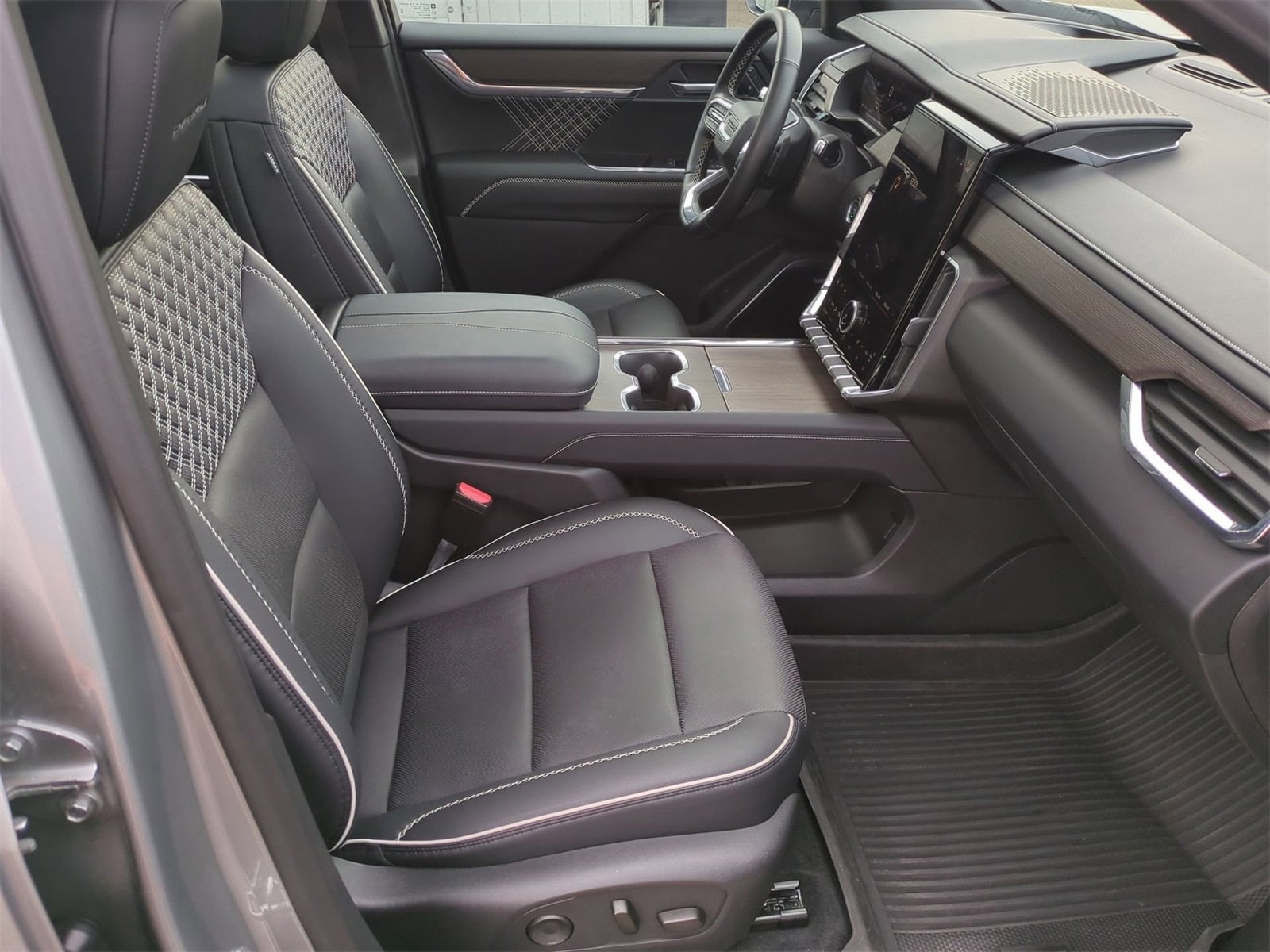 Thumbnail: 2024 GMC Acadia - 22