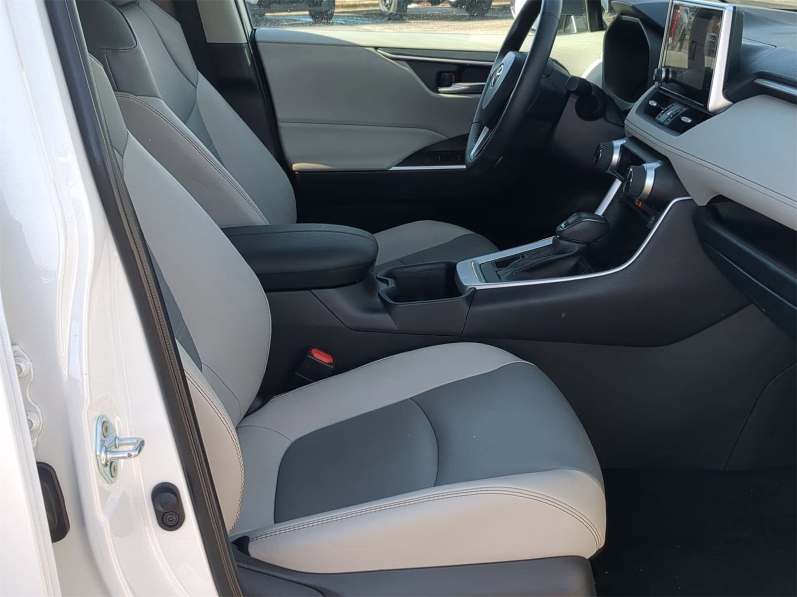 Thumbnail: 2024 Toyota RAV4 - 28