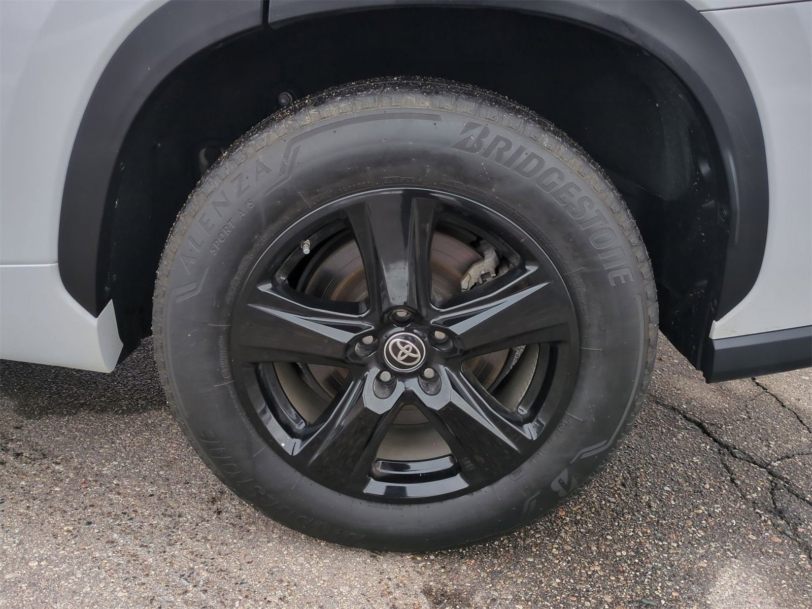 Thumbnail: 2023 Toyota Highlander - 14