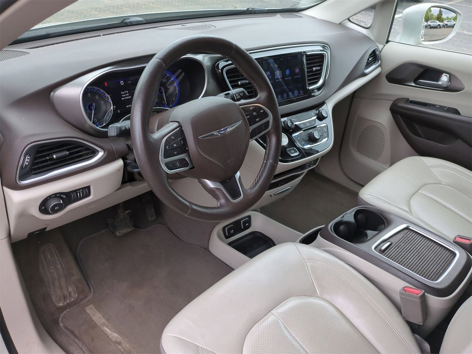 Thumbnail: 2017 Chrysler Pacifica - 10