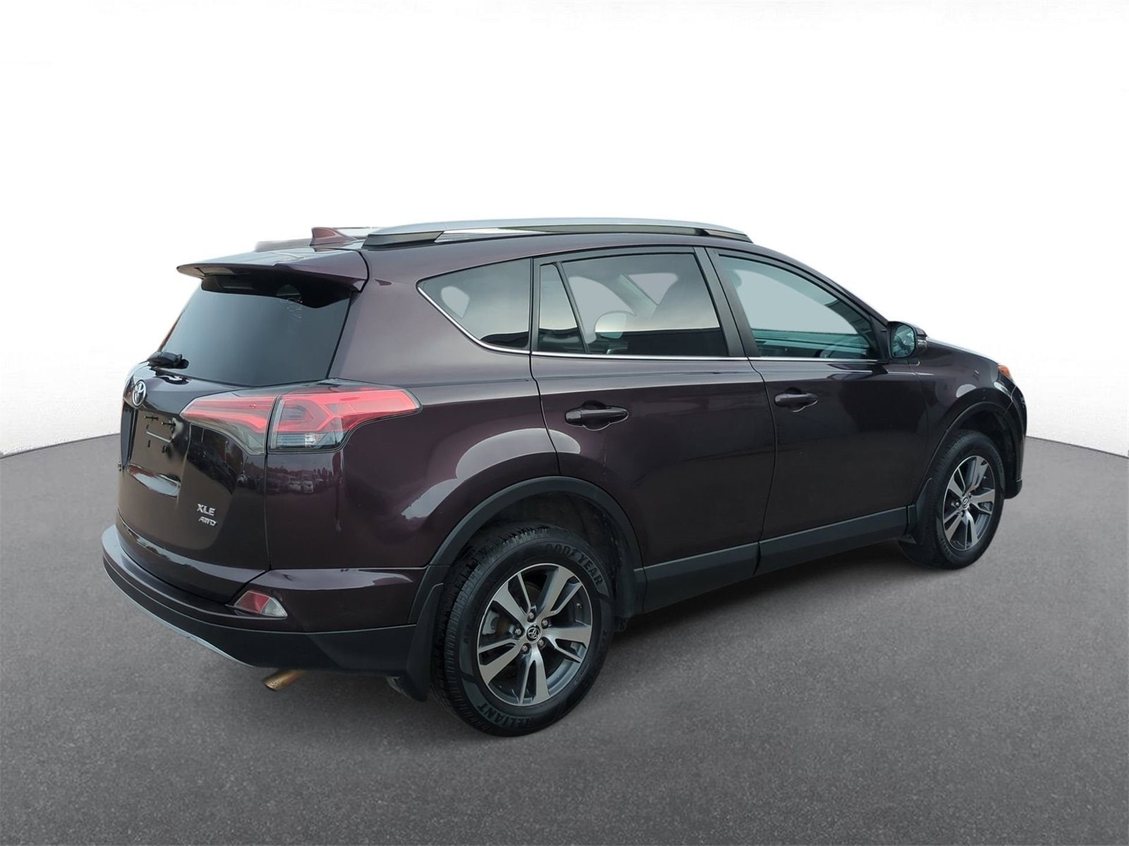 Thumbnail: 2018 Toyota RAV4 - 8