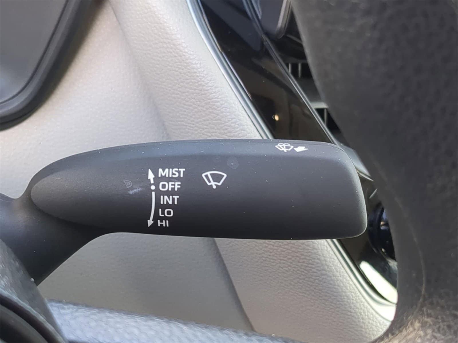 Thumbnail: 2025 Toyota Corolla - 31