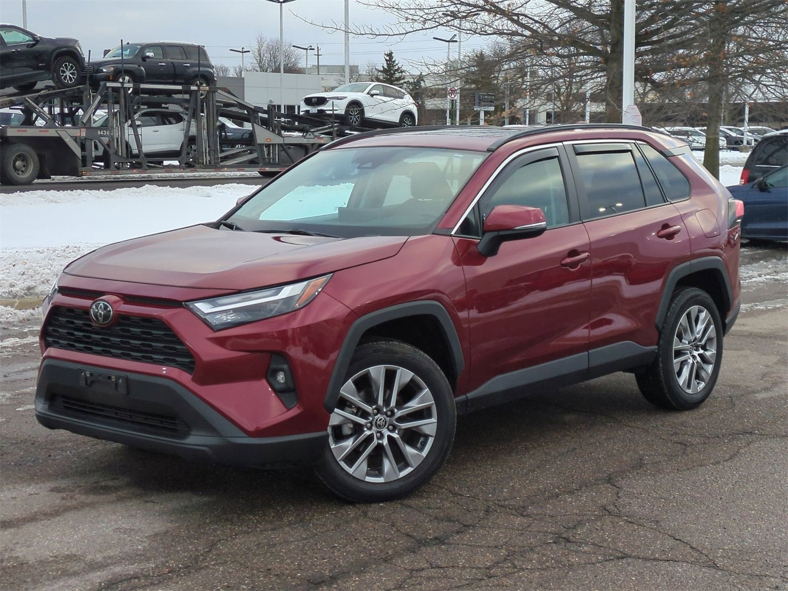 2022 Toyota RAV4 XLE Premium's photo