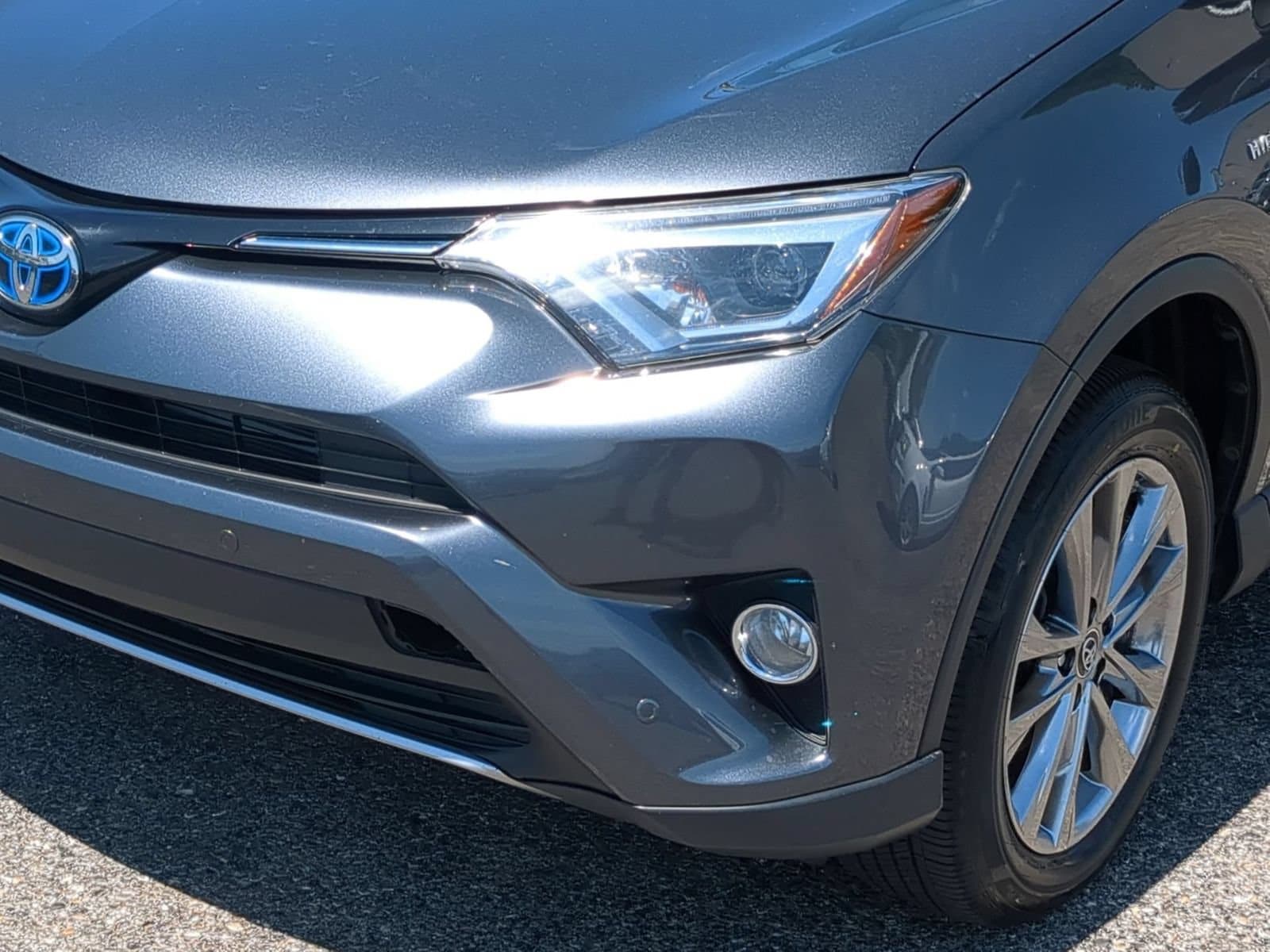 Thumbnail: 2017 Toyota RAV4 - 11