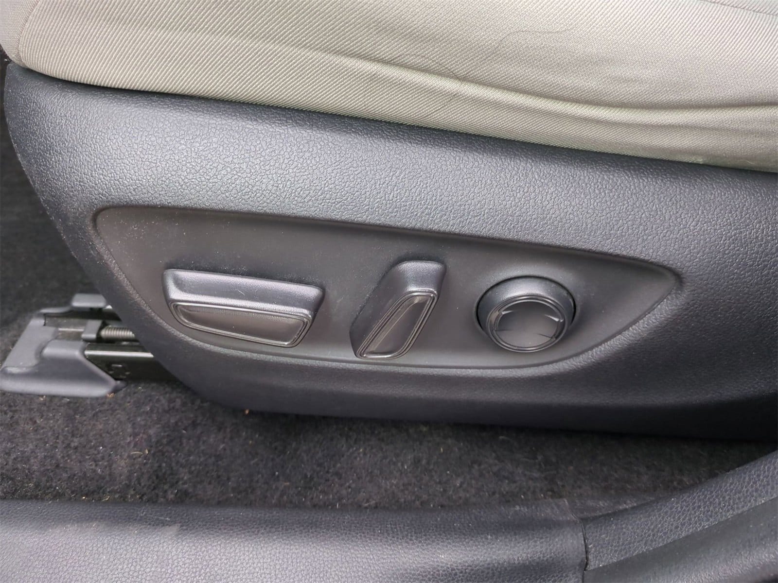 Thumbnail: 2019 Toyota RAV4 - 17