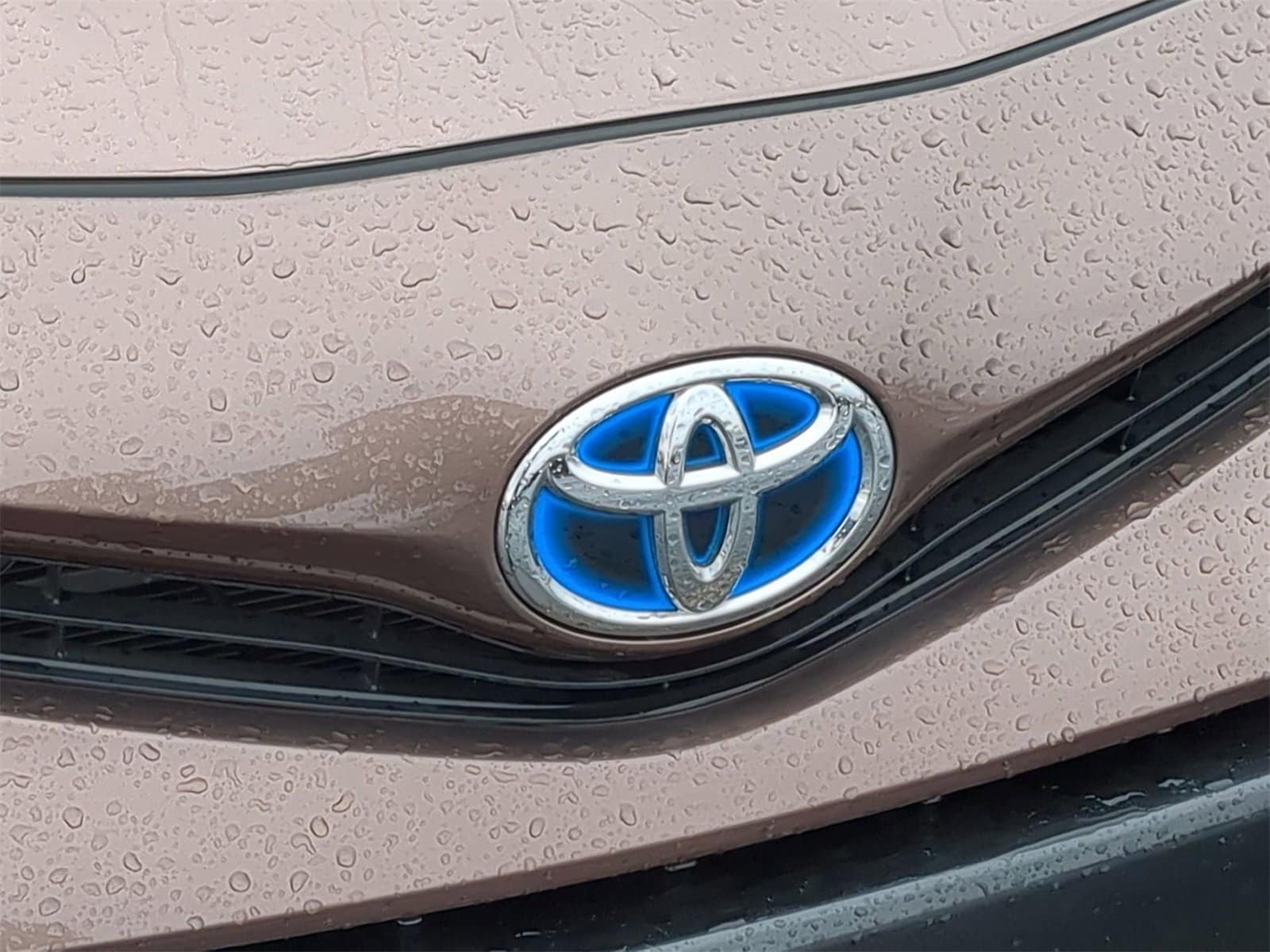 Thumbnail: 2017 Toyota Prius v - 12