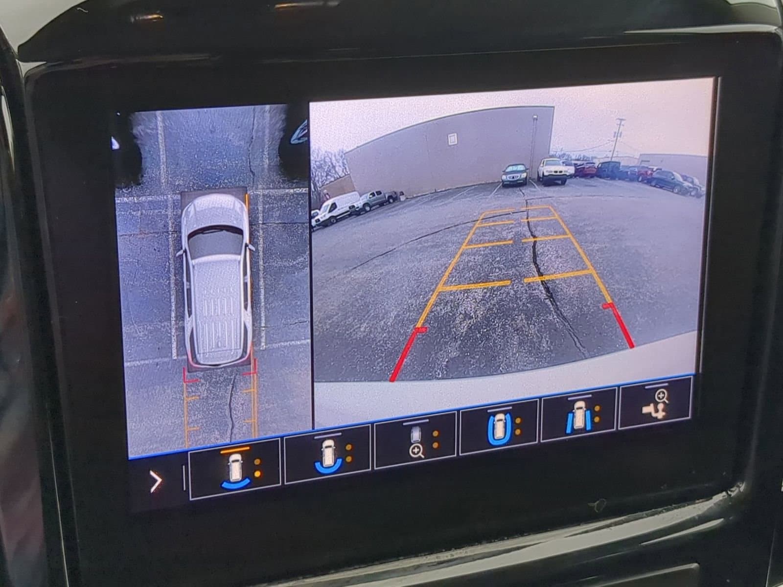 Thumbnail: 2020 Chevrolet Traverse - 29