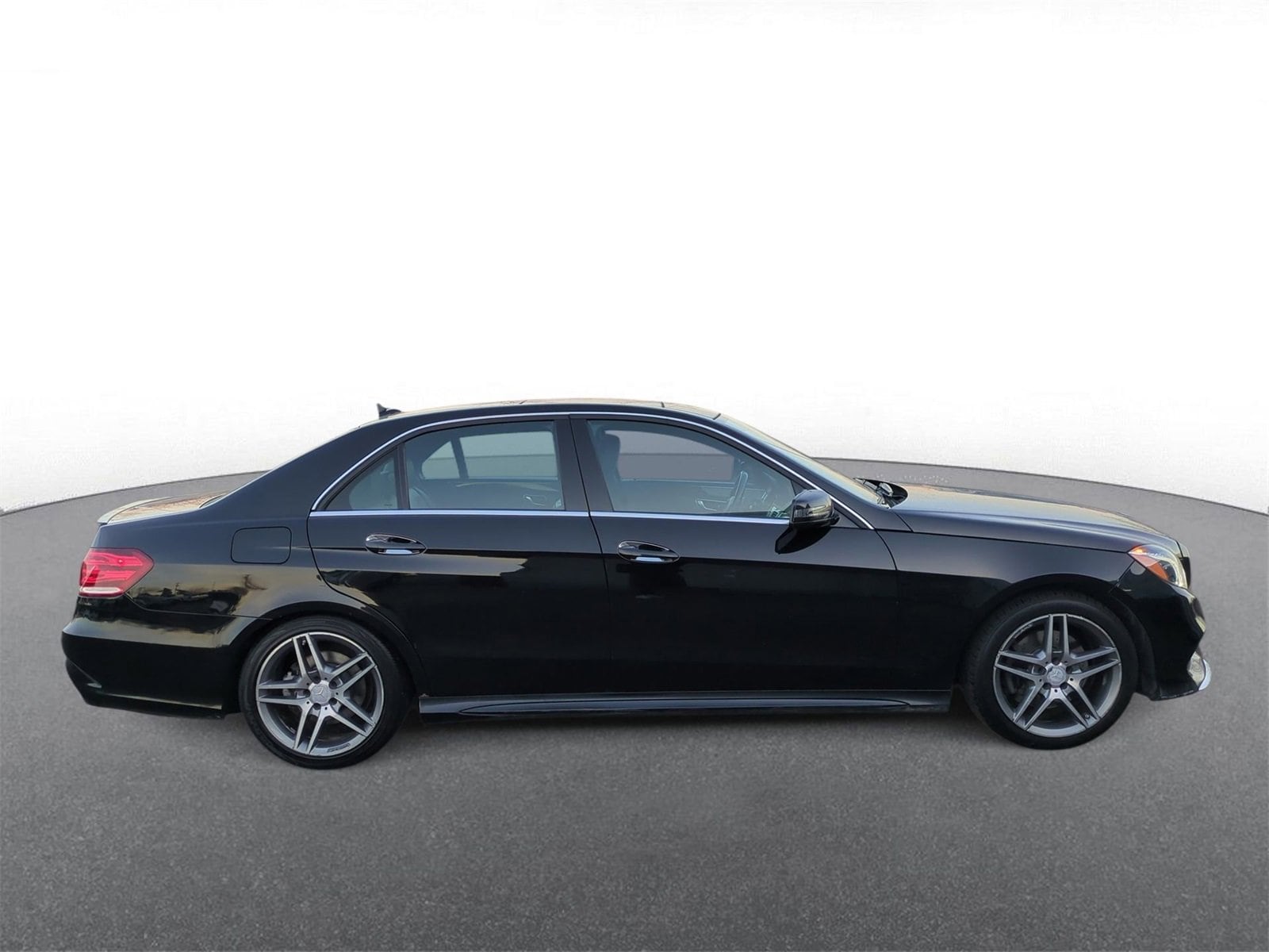 Thumbnail: 2014 Mercedes-Benz E-Class - 9