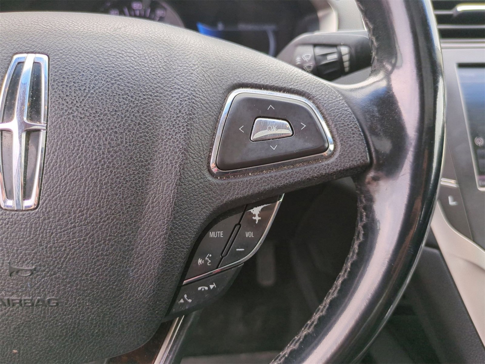 Thumbnail: 2015 Lincoln MKZ - 23