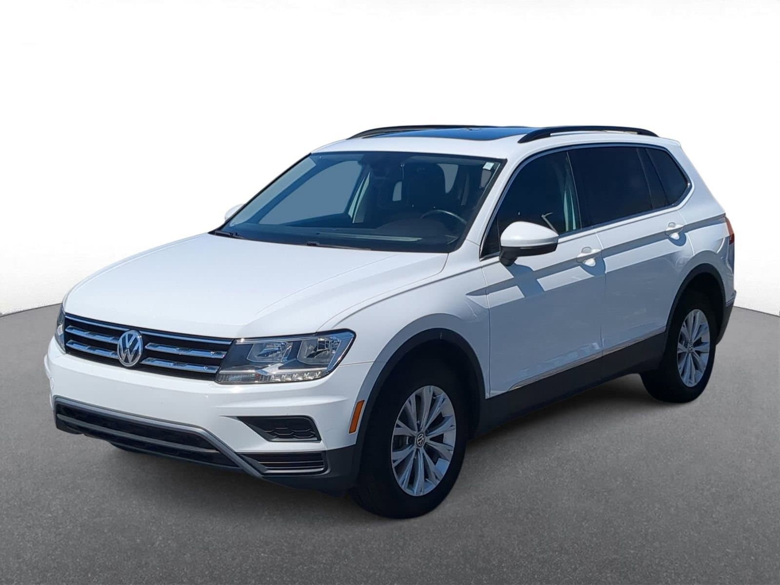 Thumbnail: 2018 Volkswagen Tiguan - 4