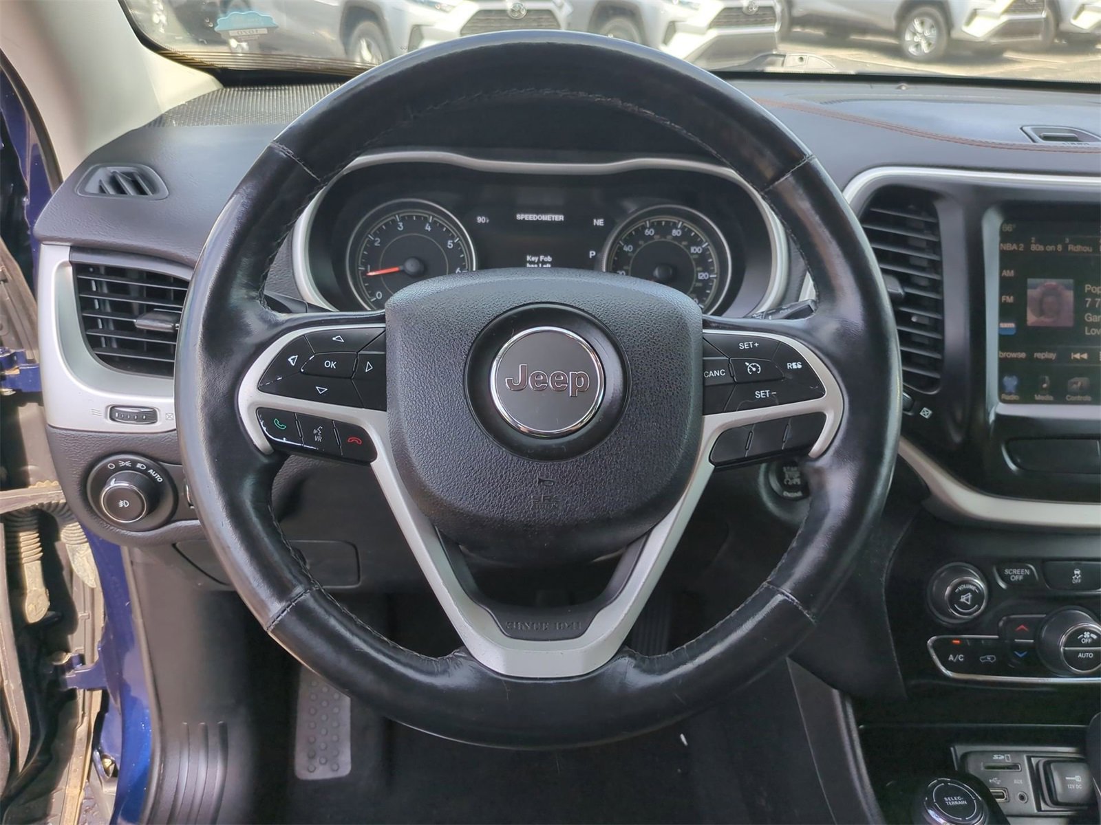 Thumbnail: 2015 Jeep Cherokee - 22