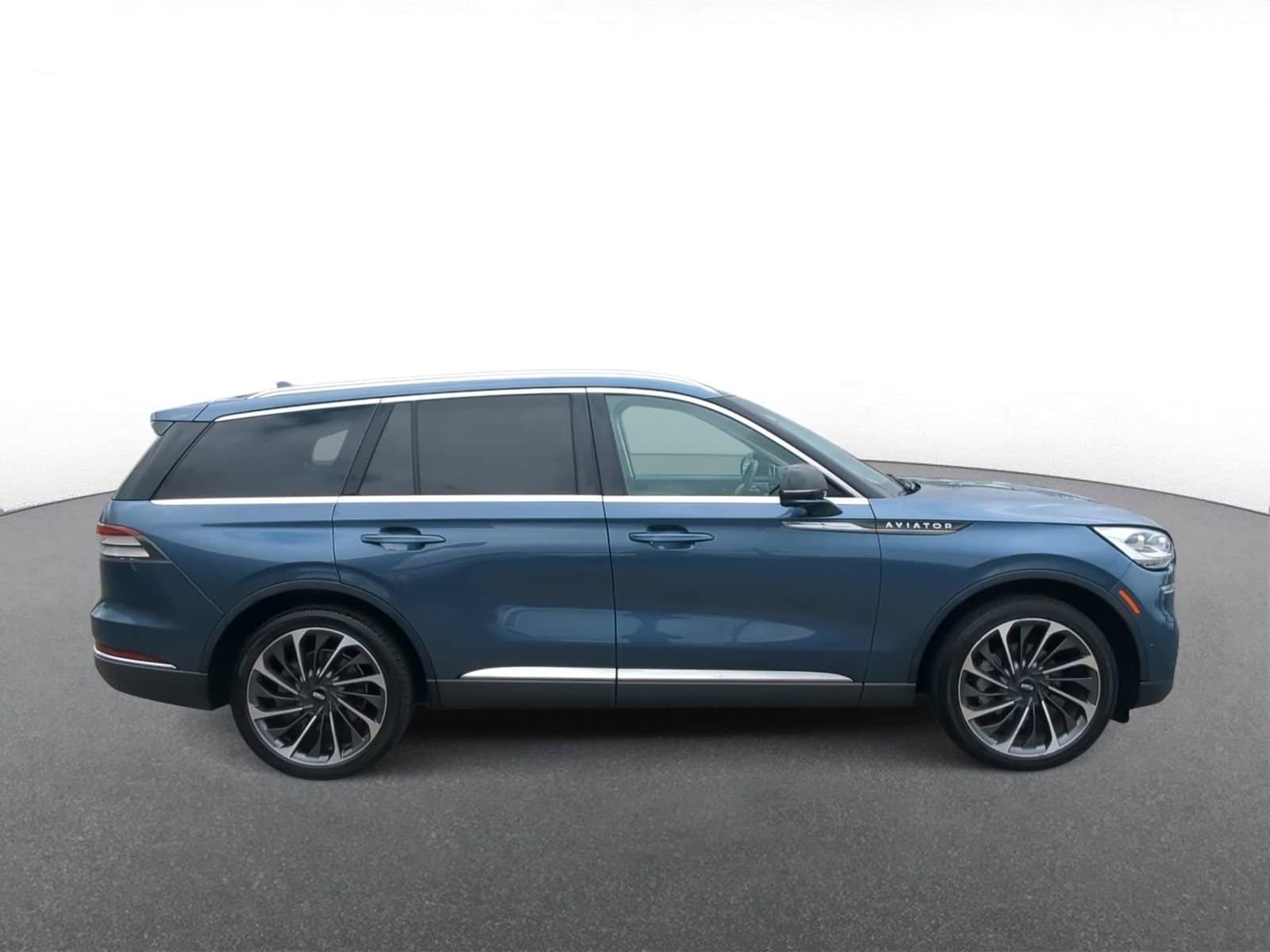 Thumbnail: 2020 Lincoln Aviator - 9