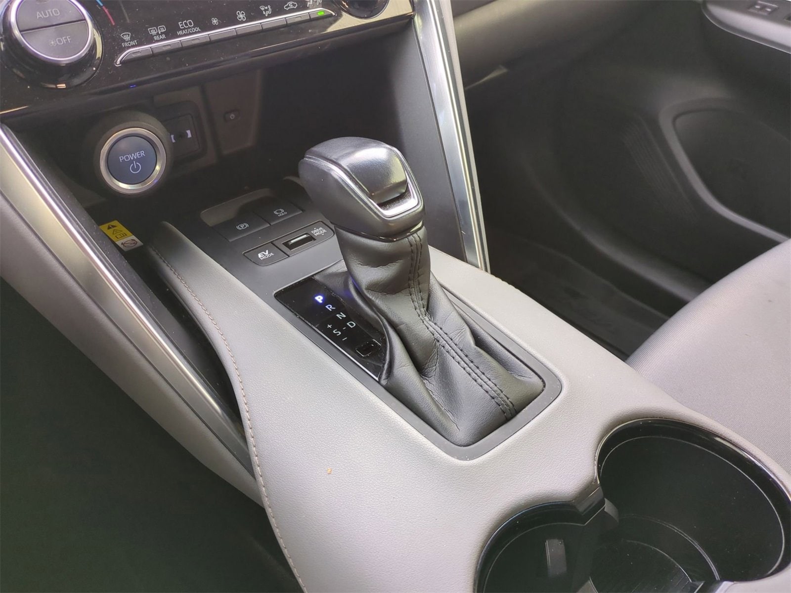 Thumbnail: 2021 Toyota Venza - 32