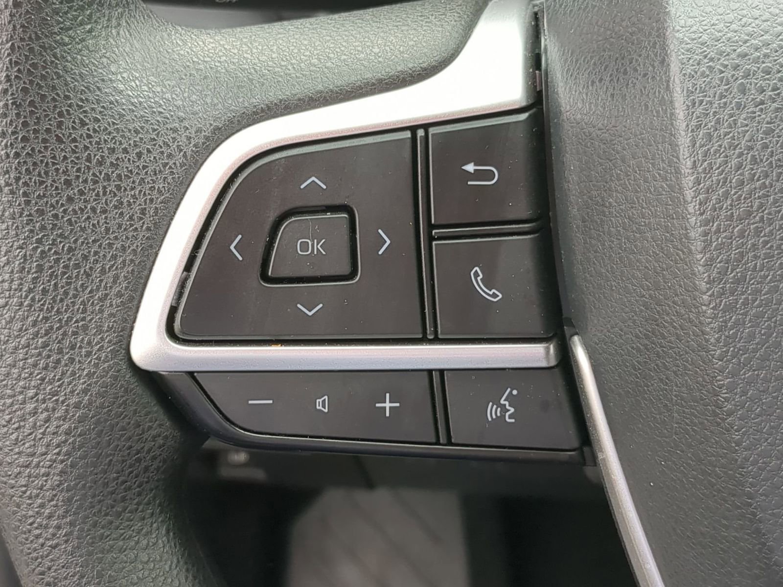 Thumbnail: 2023 Toyota Highlander - 23