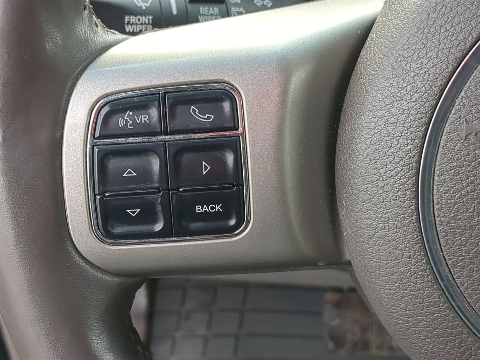 Thumbnail: 2011 Jeep Grand Cherokee - 30