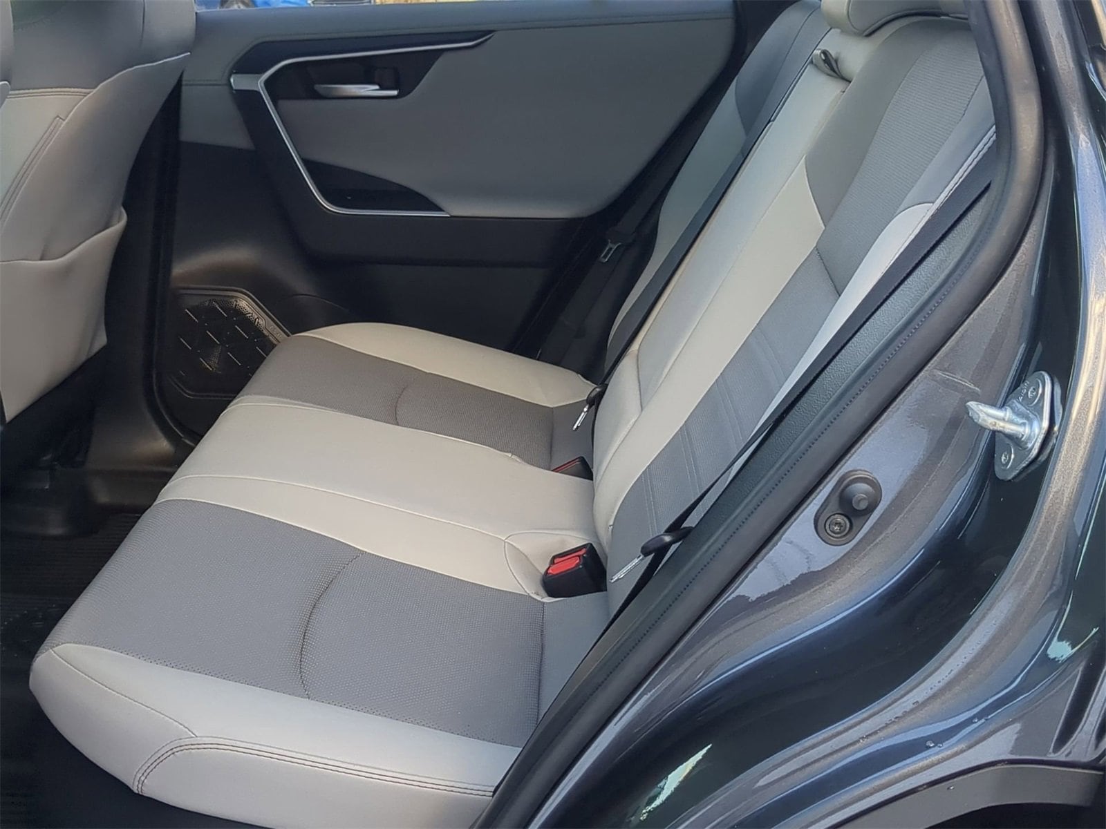 Thumbnail: 2020 Toyota RAV4 - 19