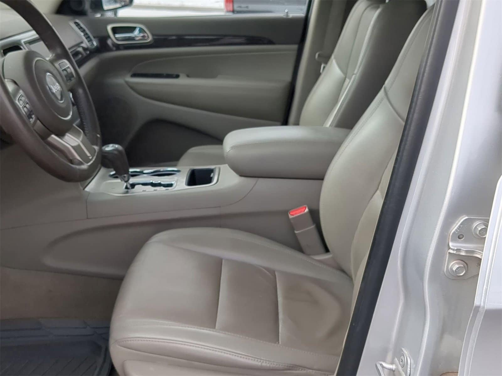 Thumbnail: 2011 Jeep Grand Cherokee - 23