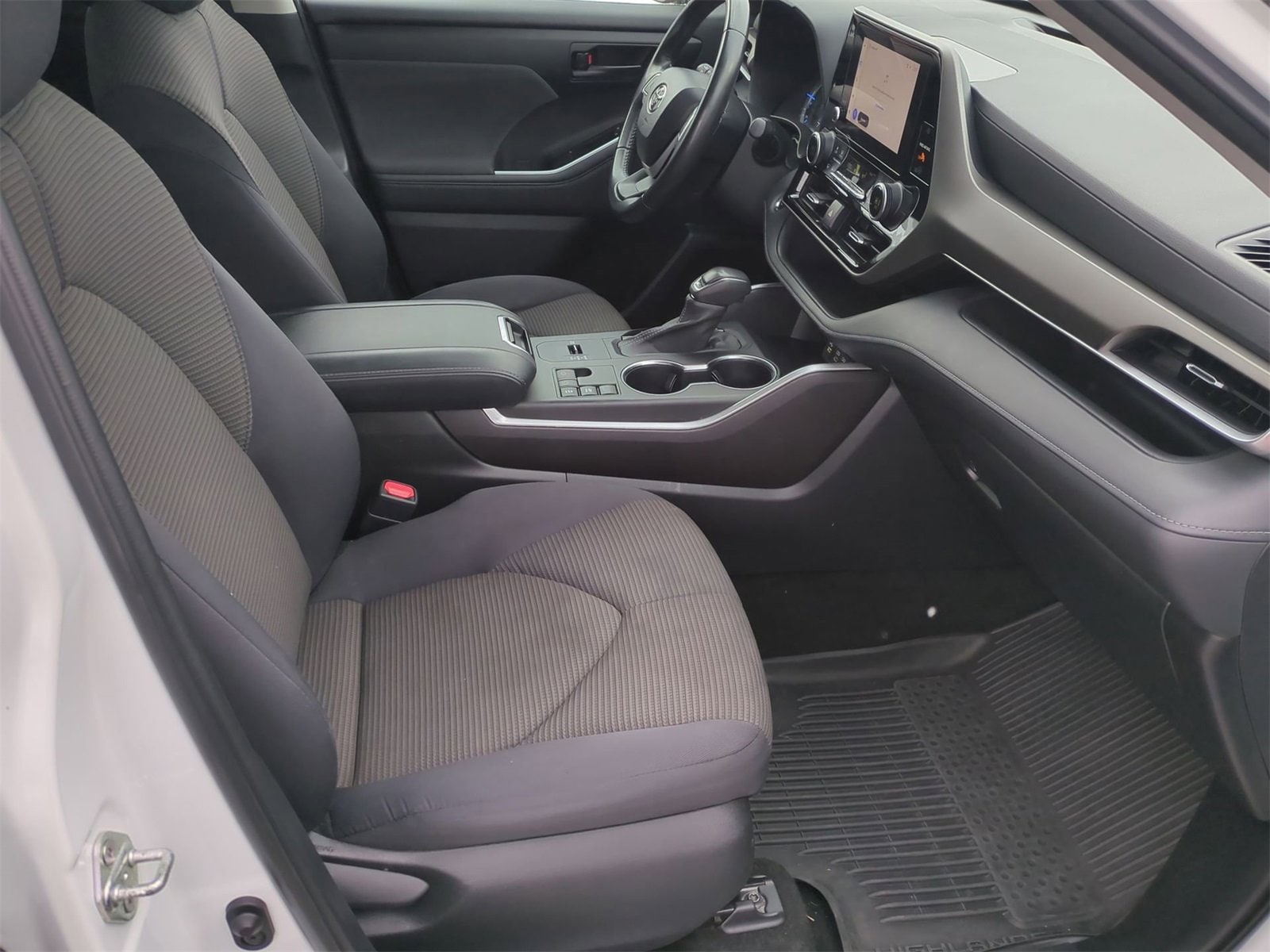 Thumbnail: 2023 Toyota Highlander - 21