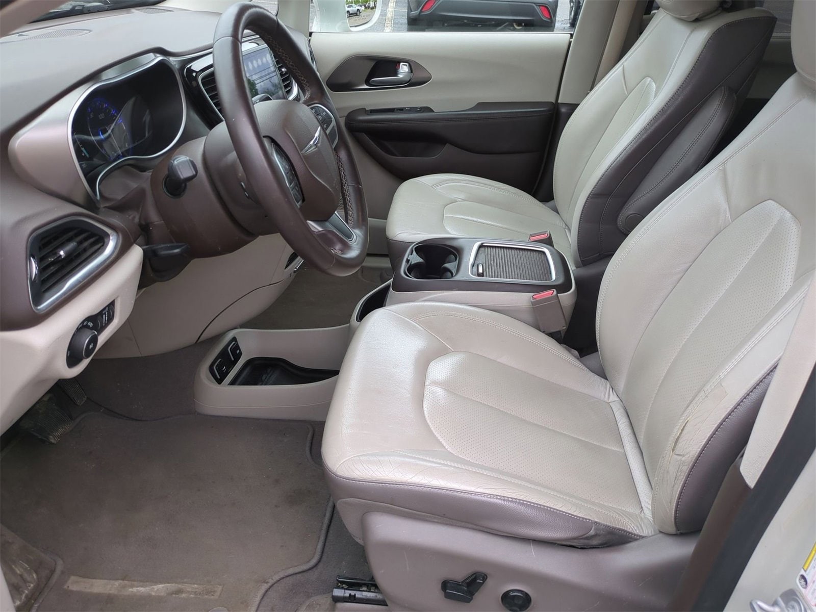 Thumbnail: 2017 Chrysler Pacifica - 15