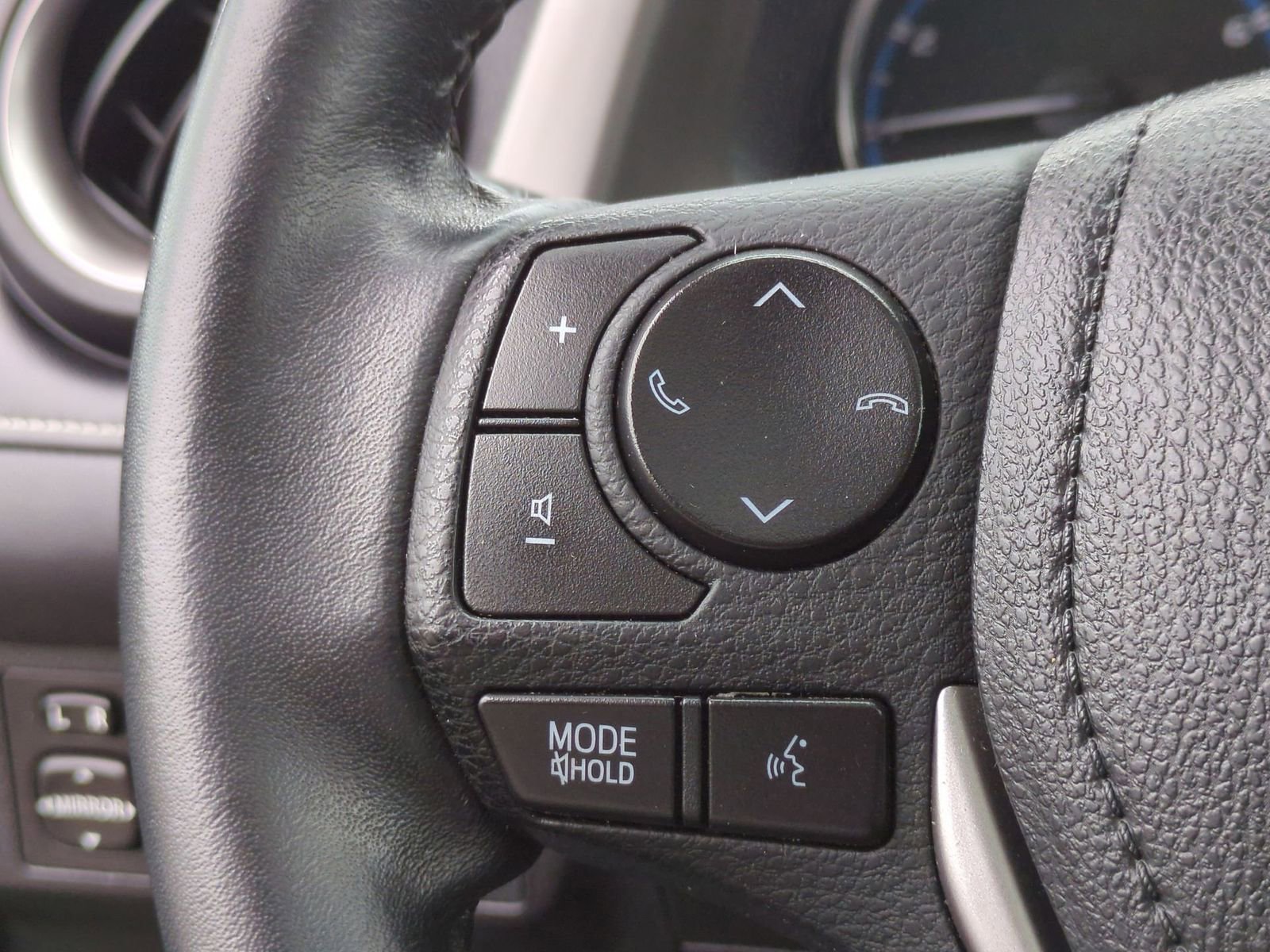 Thumbnail: 2017 Toyota RAV4 - 25